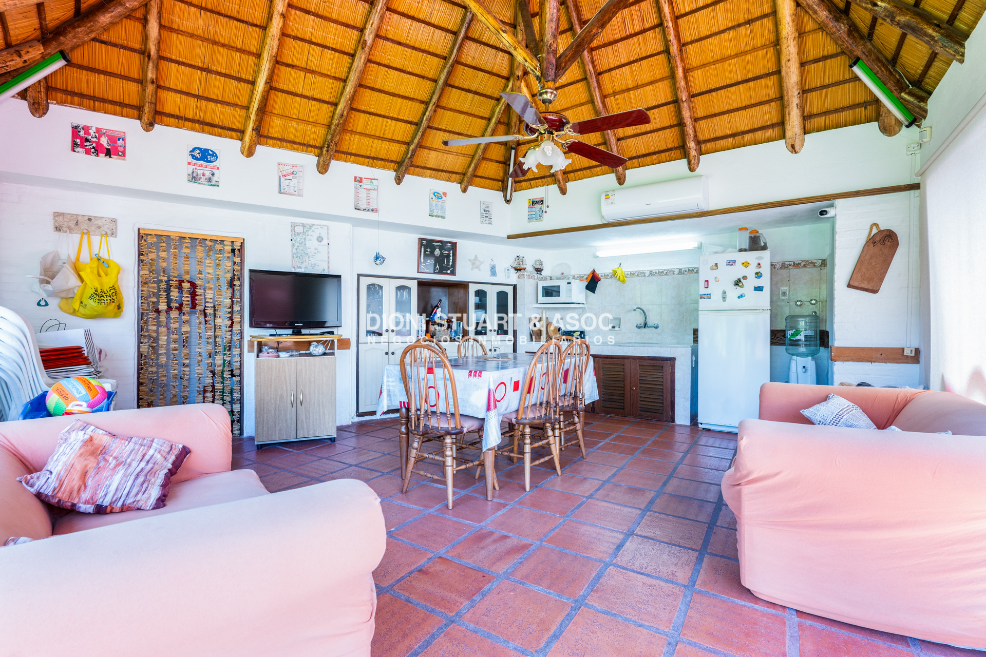 Casa ID.908 - CASA EN PLAYA MANSA - 5 DORMITORIOS - 5 BAÑOS - RECICLADA - CON PISCINA