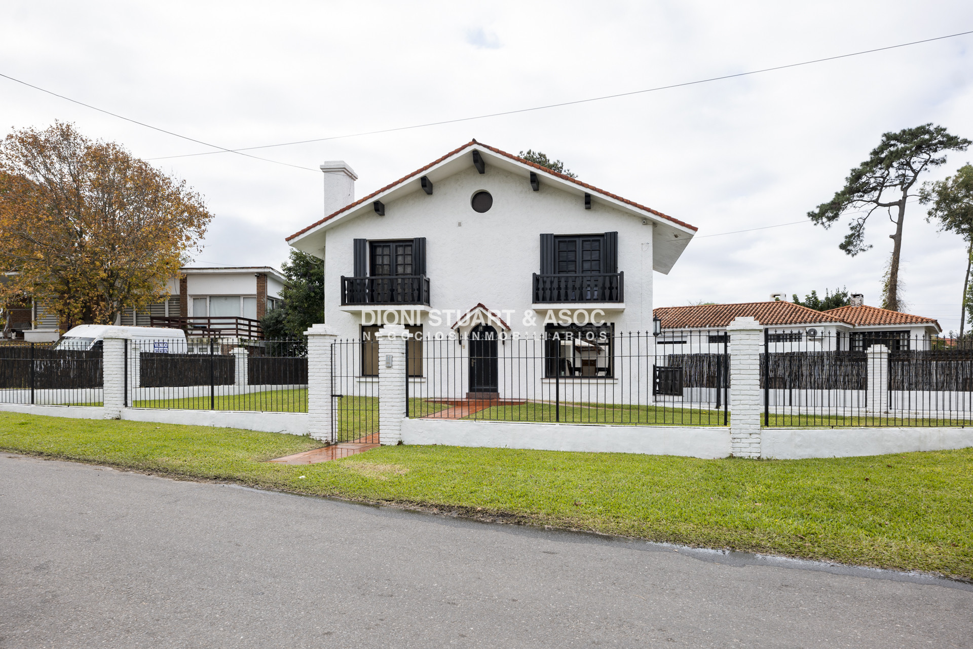 Casa ID.680 - CASA EN ALQUILER ANUAL EN LA MANSA - 5 DORMITORIOS - CON PISCINA
