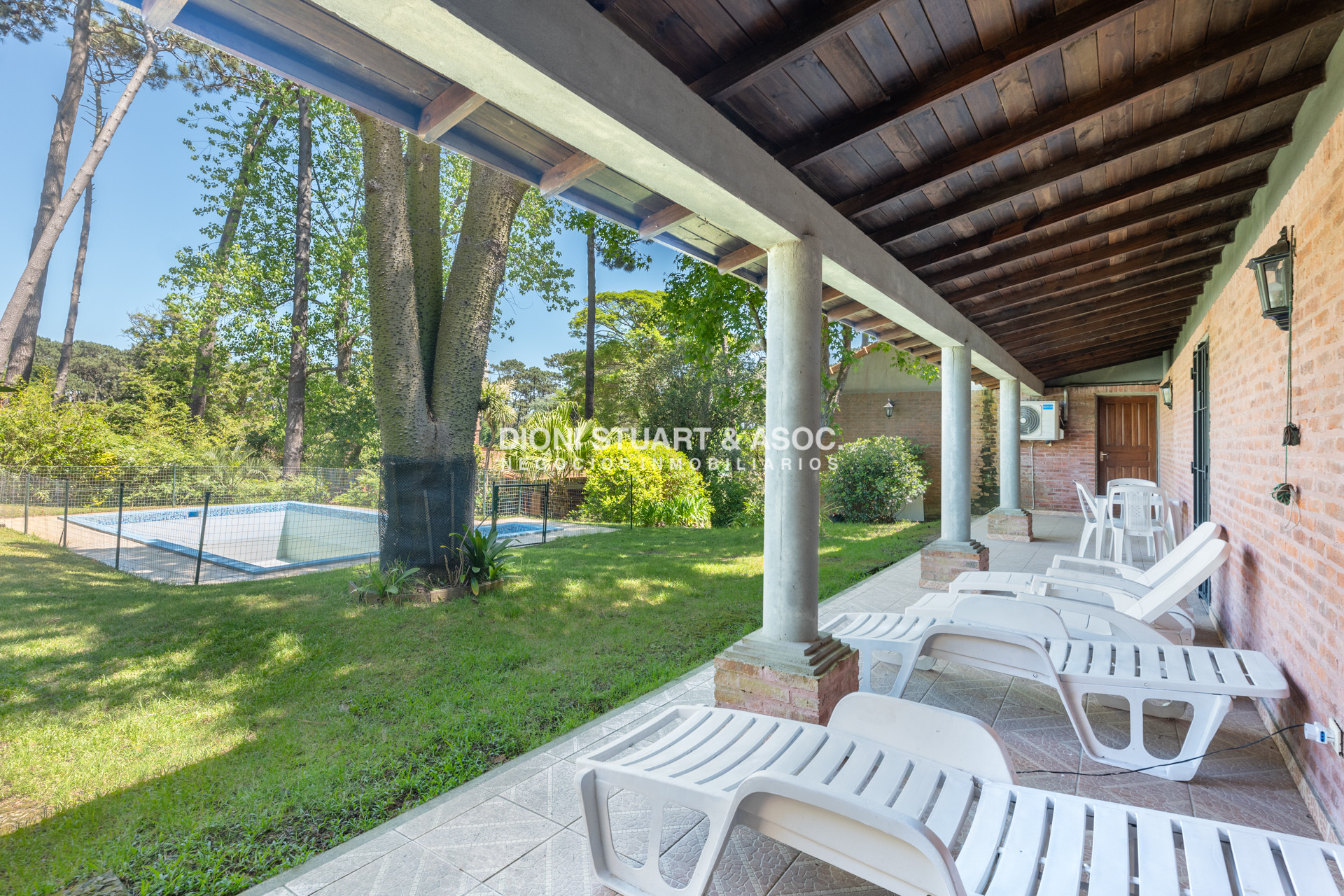 Casa ID.817 - CASA EN VENTA EN CANTEGRIL CON 3 DORMITORIOS Y DEPENDENCIA + PISCINA