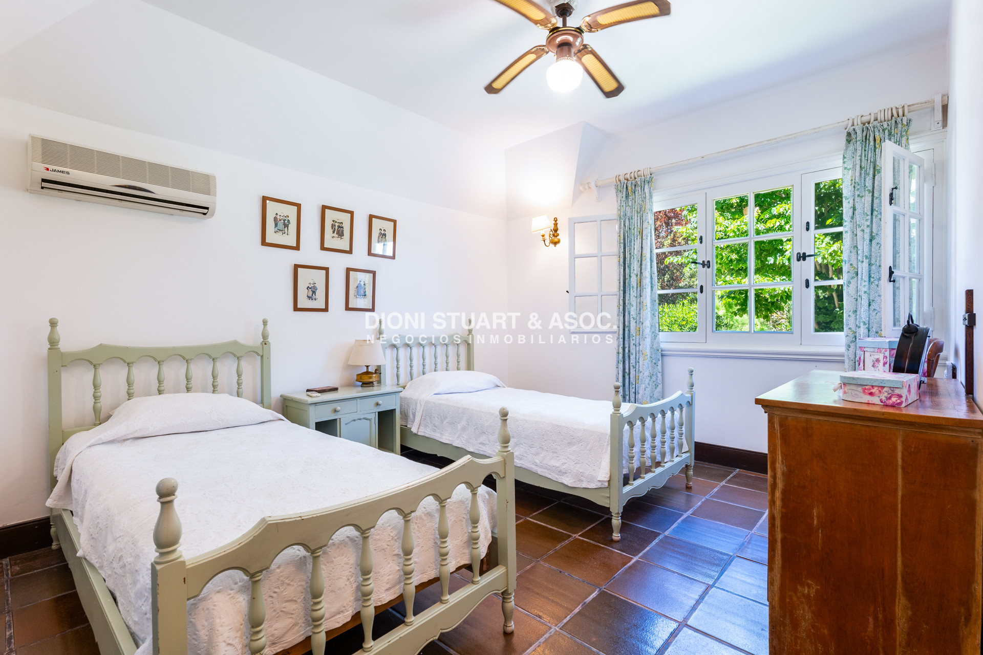Casa ID.858 - Gran Casa en el Golf - 5 Dorm y Dep. - ARQ. ARTURO DUBOURG