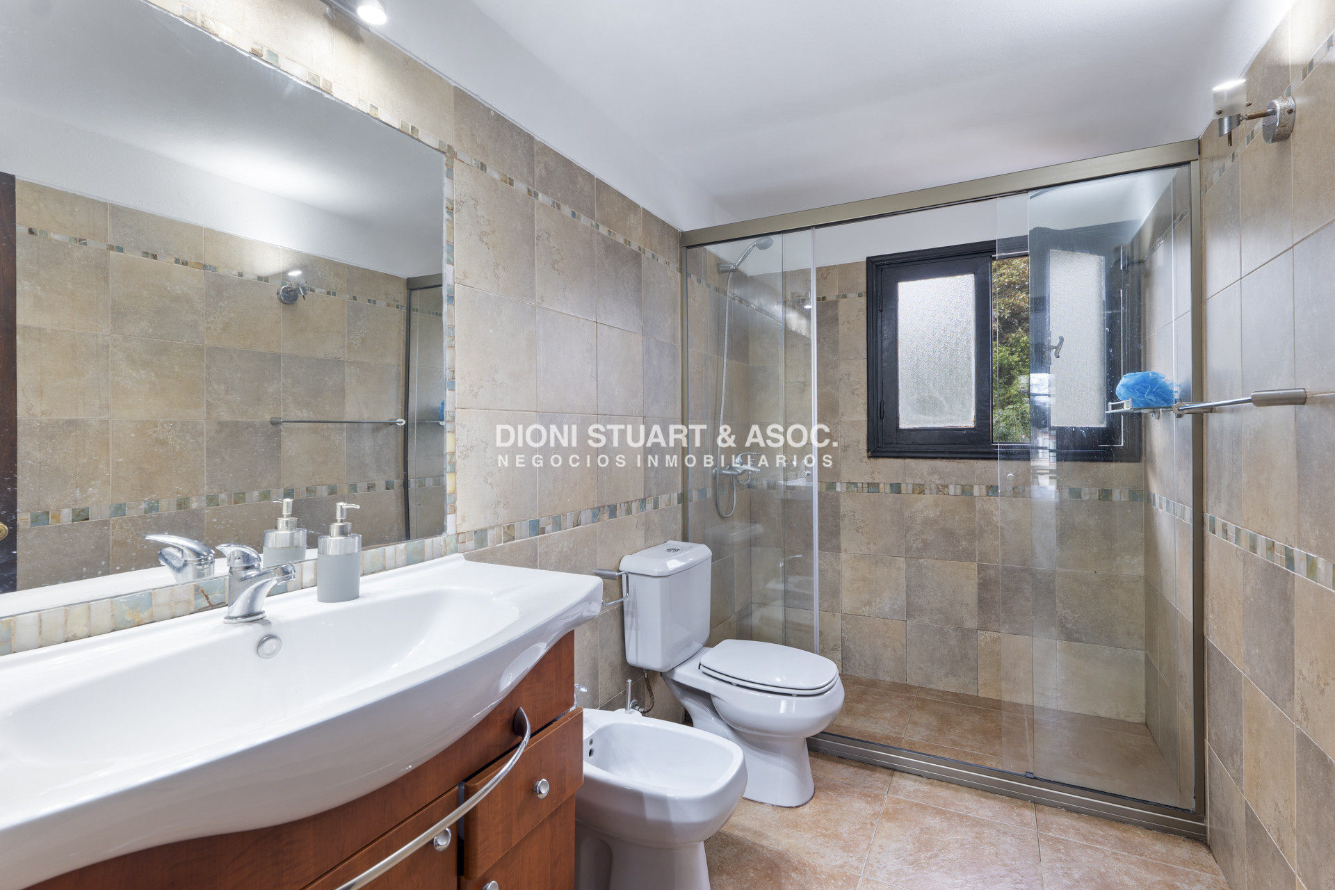 Casa ID.680 - CASA EN ALQUILER ANUAL EN LA MANSA - 5 DORMITORIOS - CON PISCINA