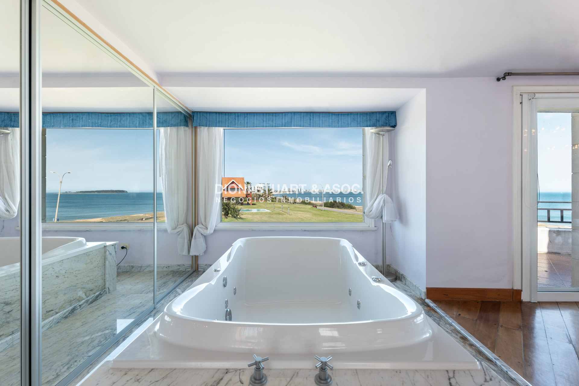 Casa ID.769 - Mansion En Primera Linea Playa Mansa