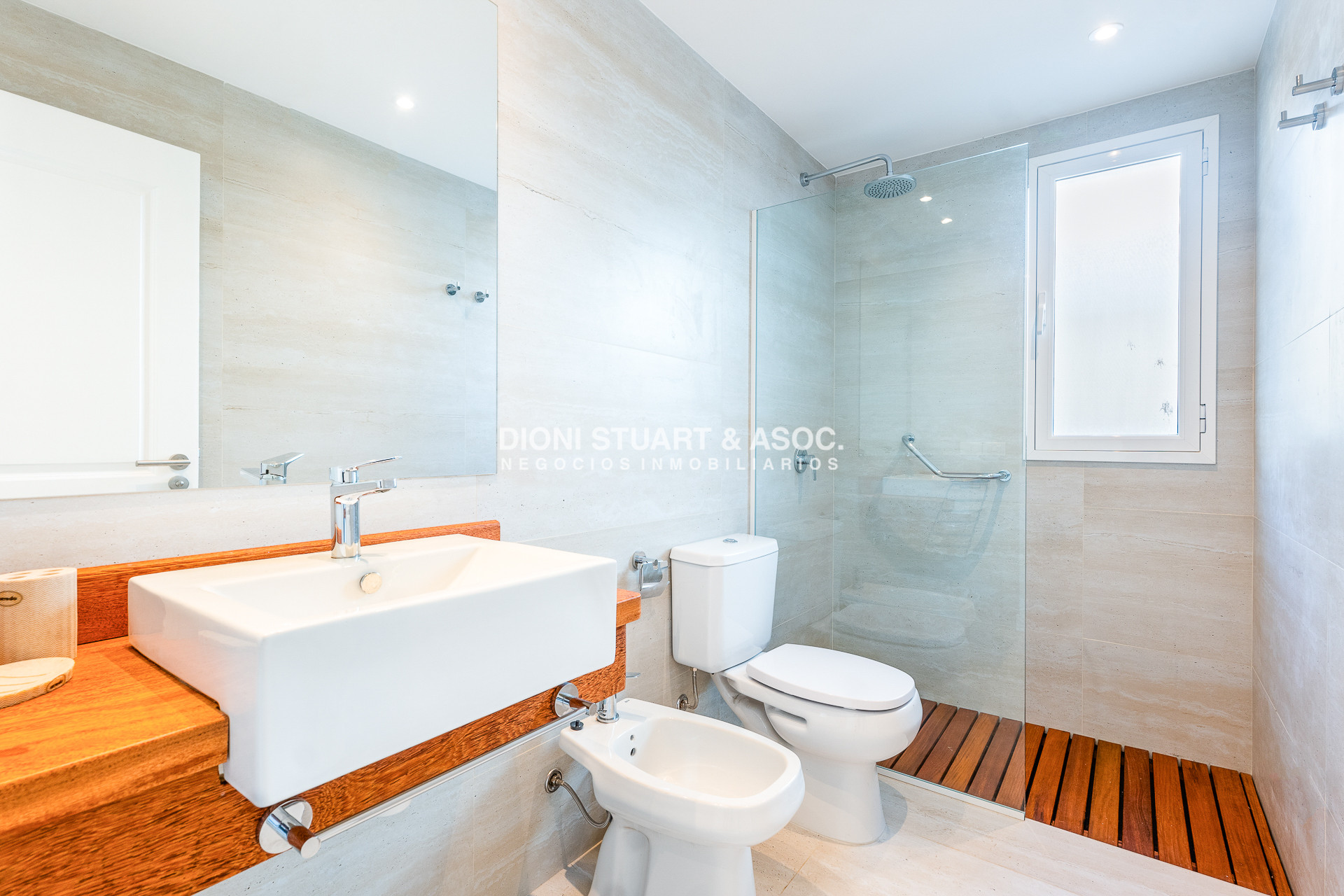 Casa ID.805 - CASA NUEVA EN VENTA EN MONTOYA LA BARRA - 3 DORMITORIOS Y PISCINA