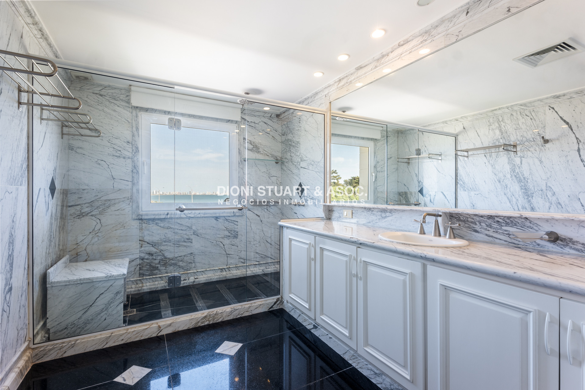 Casa ID.769 - Mansion En Primera Linea Playa Mansa
