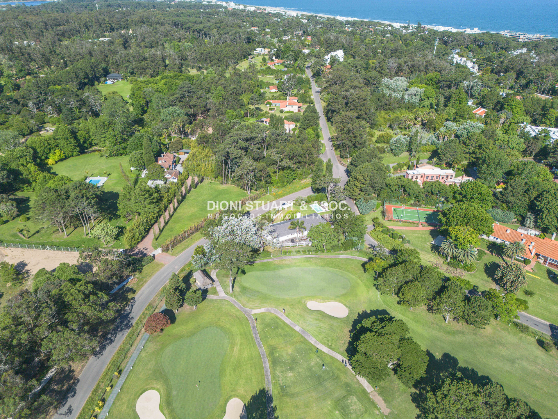 Casa ID.857 - CASA EN VENTA EN EL GOLF DE 4 DORMITORIOS Y DEP. - VISTA DIRECTA AL GOLF