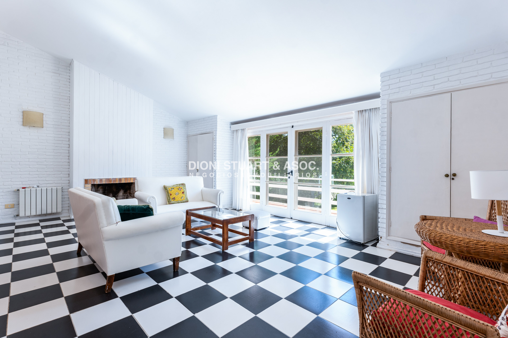 Casa ID.930 - CASA EN VENTA EN SAN RAFAEL CERCA DEL MAR 5 DORMITORIOS + DEPENDENCIA CON PISCINA - ARQ. RAVAZZANI
