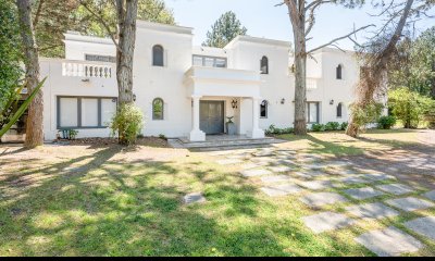 CASA EN VENTA EN EL GOLF CON 8 DORMITORIOS EN SUTIE