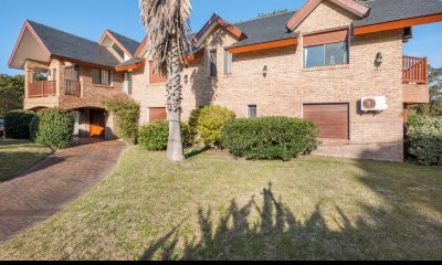 VENTA CASA 7 DORMITORIOS PLAYA MANSA A 1 CUADRA DEL MAR