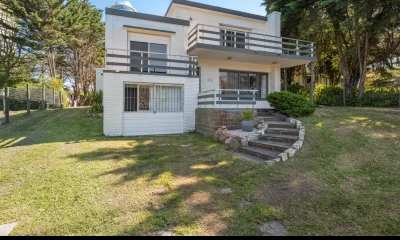 CASA EN VENTA DE 5 DORMITORIOS CERCA DEL SHOPPING