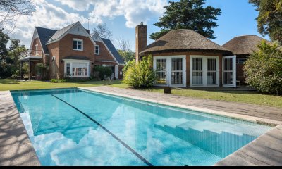 CASA EN VENTA EN PLAYA MANSA CON PISCINA EXCELENTE CONSTRUCCIÓN