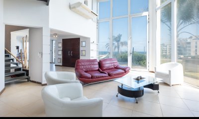 CASA EN VENTA CON 5 DORMITORIOS EN EL CHORRO LA BARRA