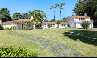CASA EN VENTA EN SAN RAFAEL CERCA DEL MAR 5 DORMITORIOS + DEPENDENCIA CON PISCINA - ARQ. RAVAZZANI