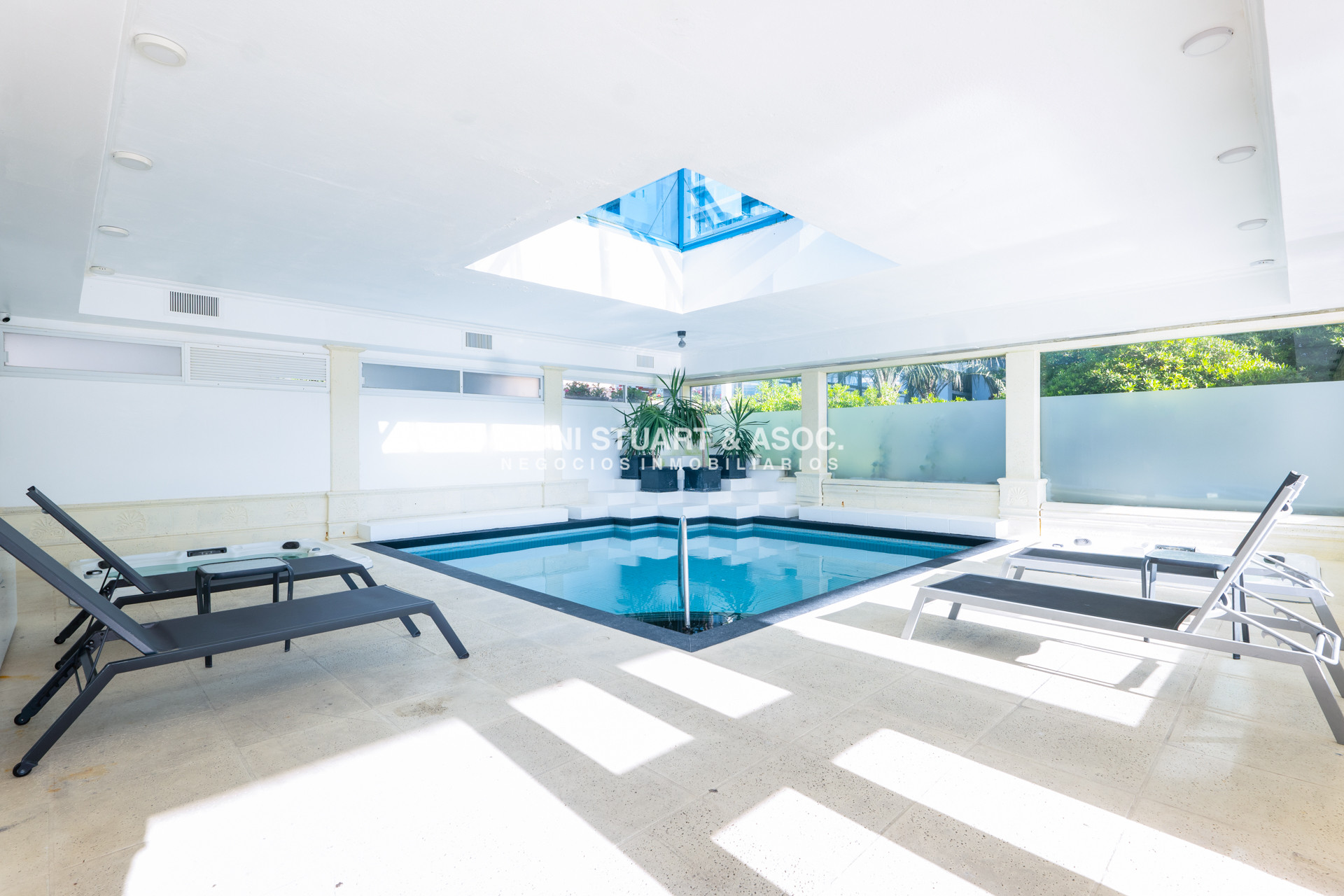 Apartamento ID.844 - Apartamento en Beverly Tower - Alquiler de Temporada - 3 Dorm en suite + Dep.