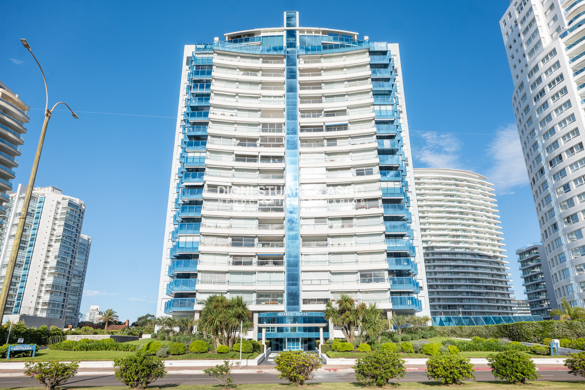Apartamento ID.844 - Apartamento en Beverly Tower - Alquiler de Temporada - 3 Dorm en suite + Dep.
