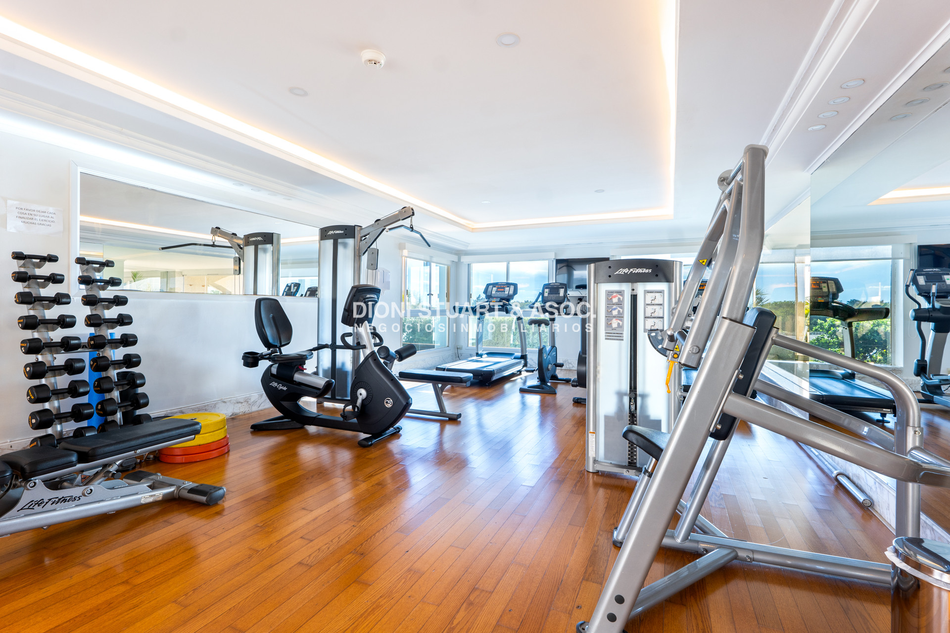 Apartamento ID.844 - Apartamento en Beverly Tower - Alquiler de Temporada - 3 Dorm en suite + Dep.