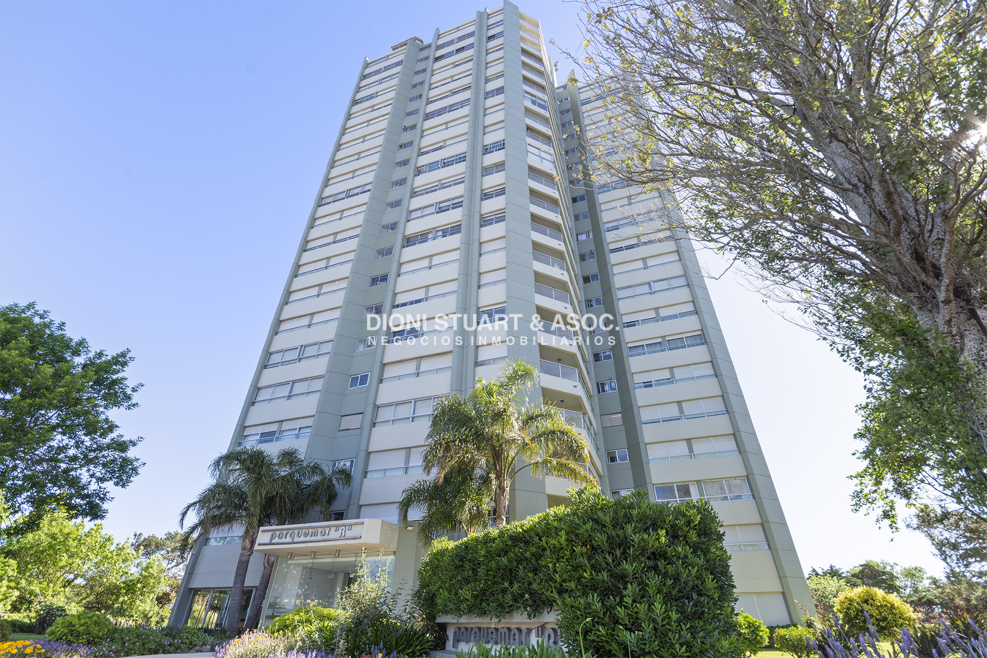 Apartamento ID.903 - DEPARTAMENTO EN ROOSEVELT - 2 DORMITORIOS - RECICLADO - CON VISTA - PARQUEMAR R