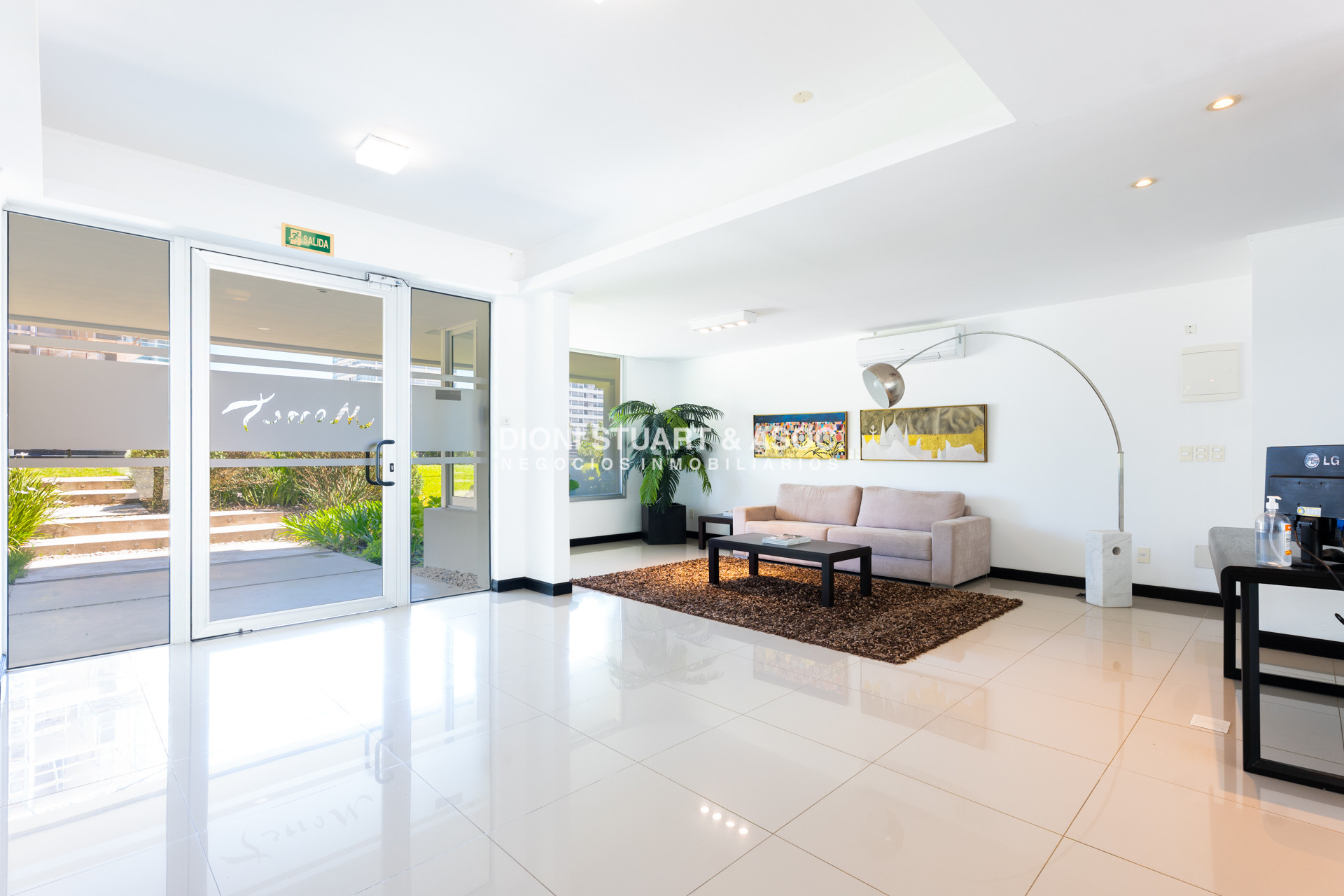 Apartamento ID.820 - APARTAMENTO EN VENTA EN PLAYA MANSA DE 2 DORMITORIOS CON PARRILLERO