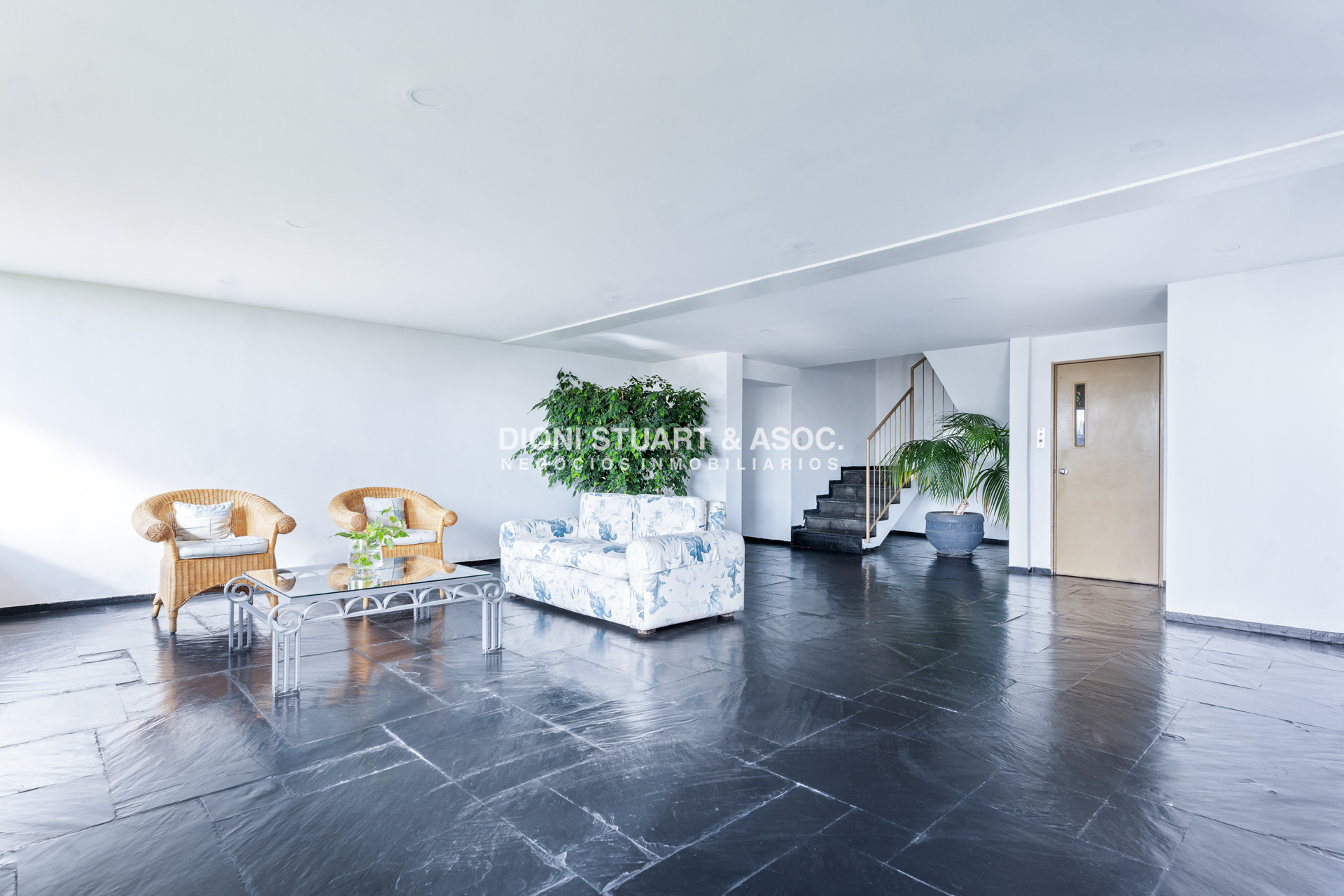 Apartamento ID.1124 - VENTA APRTAMENTO 3 DORMITORIOS PLAYA MANSA - EDIFICIO CIVITAVECCHIA
