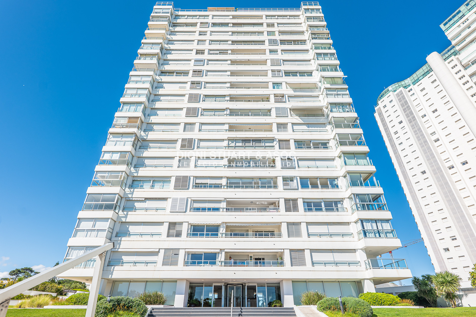 Apartamento ID.407 - Oportunidad - Apartamento en Venta - Primera Linea Mansa - 2 Dormitorios y Medio - Reciclado - Complejo Lincoln Center