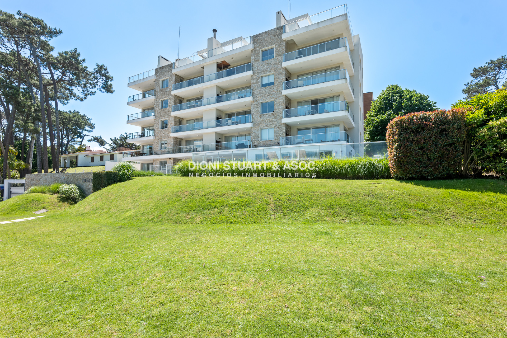 Apartamento ID.925 - DEPARTAMENTO PENT HOUSE EN VENTA - 3 DORM Y DEP. - PARRILLERO - PLAYA MANSA