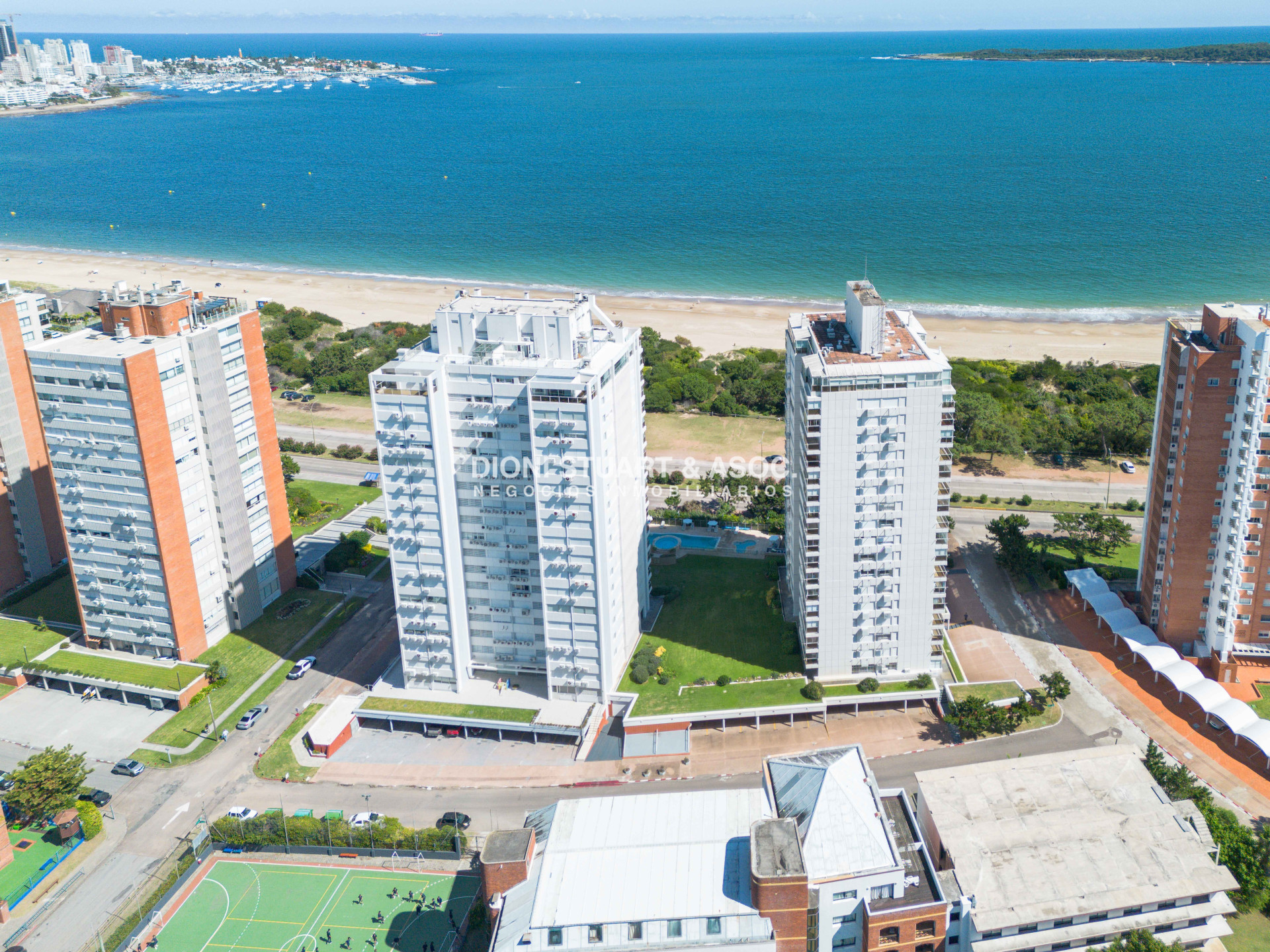 Apartamento ID.935 - DEPARTAMENTO EN VENTA FRENTE AL MAR DE 2 DORMITORIOS Y DEPENDENCIA DE SERVICIO RECICLADO EN TUNQUELEN I - PRIMERA LINEA PLAYA MANSA