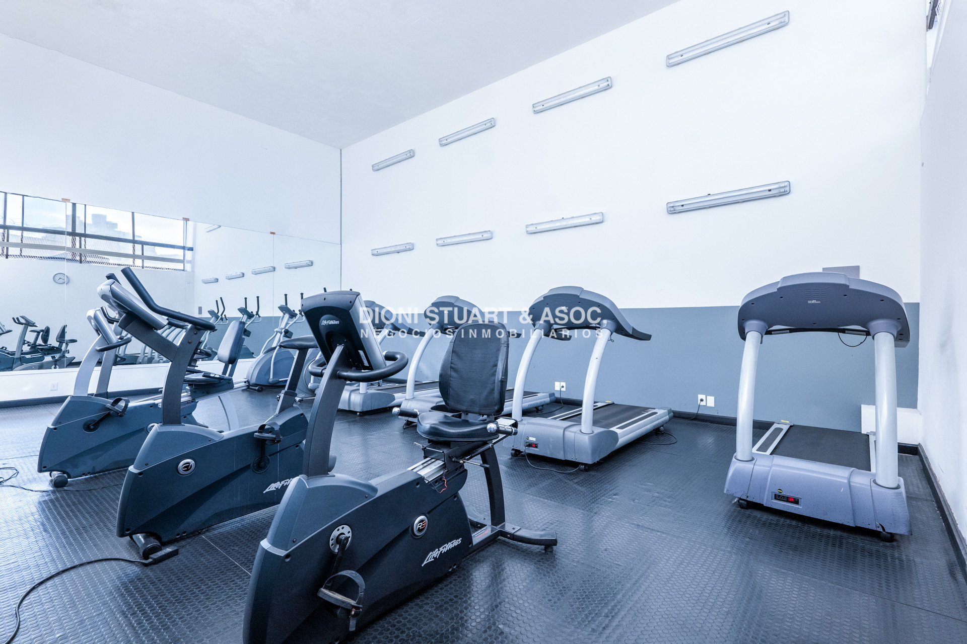 Apartamento ID.1054 - VENTA APARTAMENTO 4 DORMITORIOS RECICLADO - PLAYA BRAVA - PARQUEMAR CENTER 