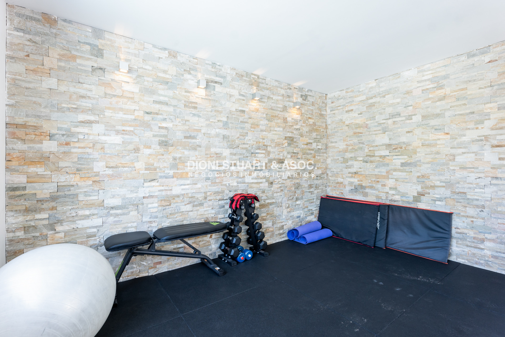 Apartamento ID.925 - DEPARTAMENTO PENT HOUSE EN VENTA - 3 DORM Y DEP. - PARRILLERO - PLAYA MANSA