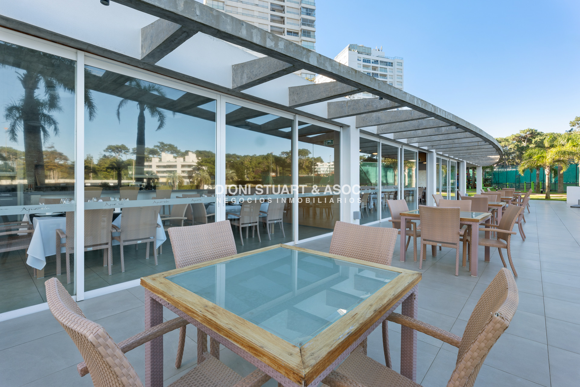 Apartamento ID.910 - DEPARTAMENTO DUPLEX EN AQUARELA - PLAYA MANSA - 4 DORM EN SUITE + DEPENDENCIA