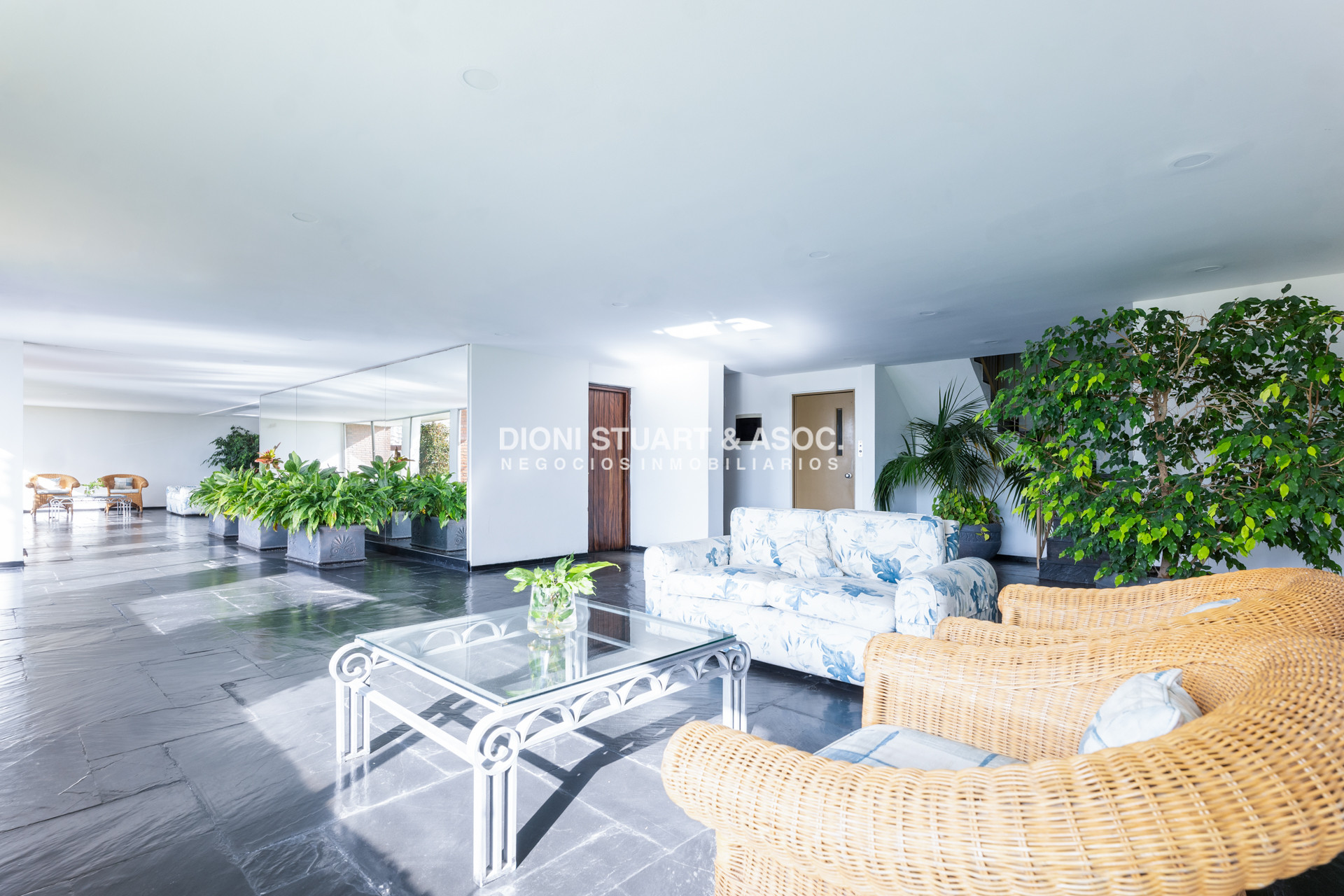 Apartamento ID.1124 - VENTA APRTAMENTO 3 DORMITORIOS PLAYA MANSA - EDIFICIO CIVITAVECCHIA