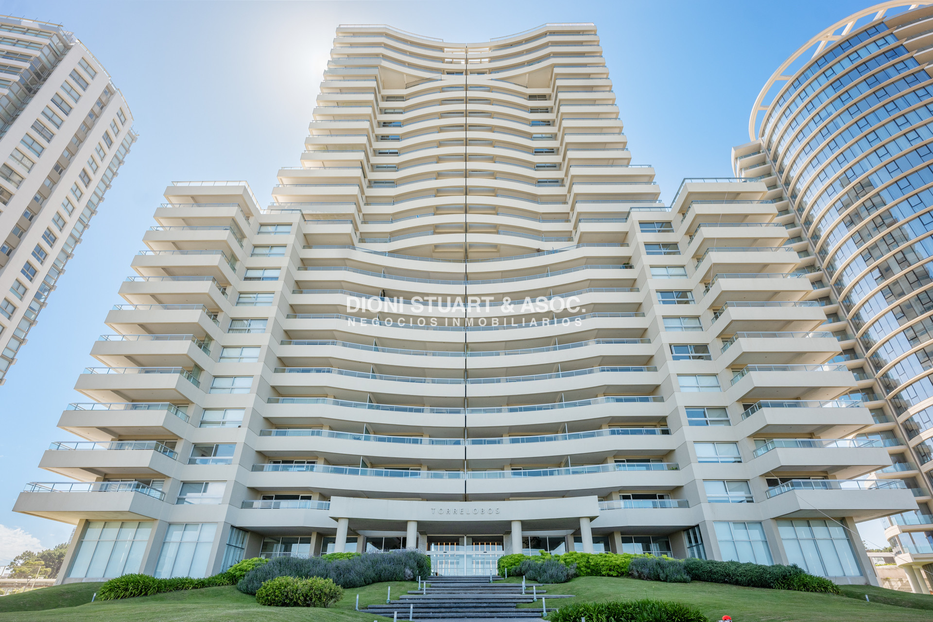 Apartamento ID.839 - Torre Lobos Esquinero - 3 Dorm en suite + Dep.