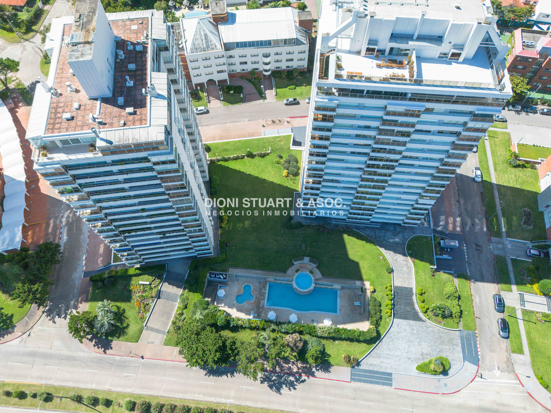 Apartamento ID.935 - DEPARTAMENTO EN VENTA FRENTE AL MAR DE 2 DORMITORIOS Y DEPENDENCIA DE SERVICIO RECICLADO EN TUNQUELEN I - PRIMERA LINEA PLAYA MANSA