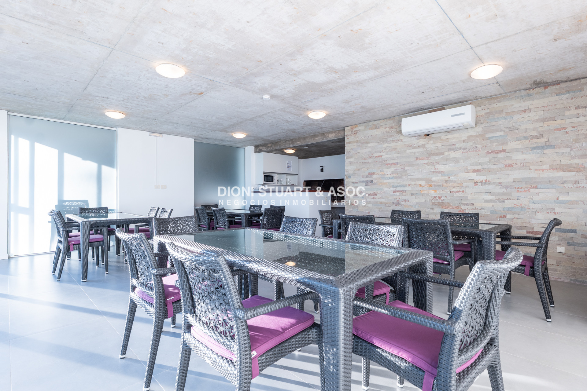 Apartamento ID.1017 - APARTAMENTO EN VENTA - PLAYA MANSA - LUMIERE - ESQUIENRO - 3 DORM + DEP. SERV
