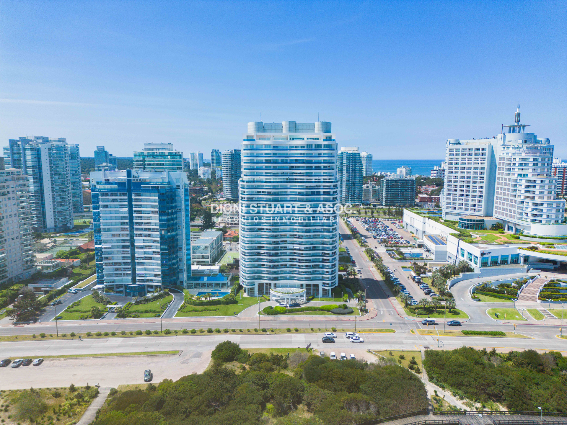 Apartamento ID.949 - DEPARTAMENTO ESQUINERO EN VENTA EN MILLENIUM TOWER PLAYA MANSA - 3 DORMITORIOS EN SUITE + DEPENDENCIA