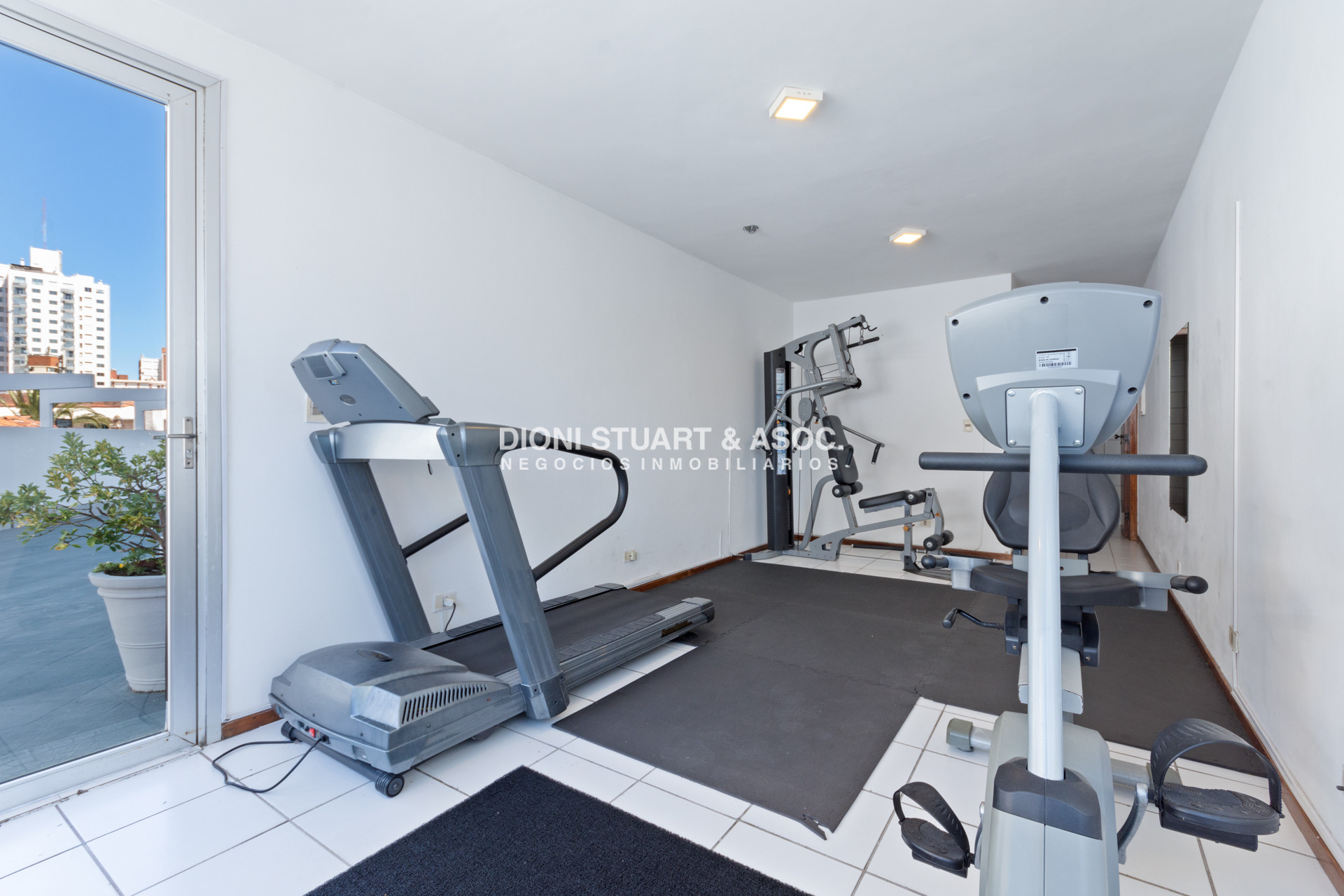 Apartamento ID.455 - Apartamento 1 Dormitorio en Venta! Punta del Este! Excelente Ubicación y Sol! Piscina, Terraza y Cochera!