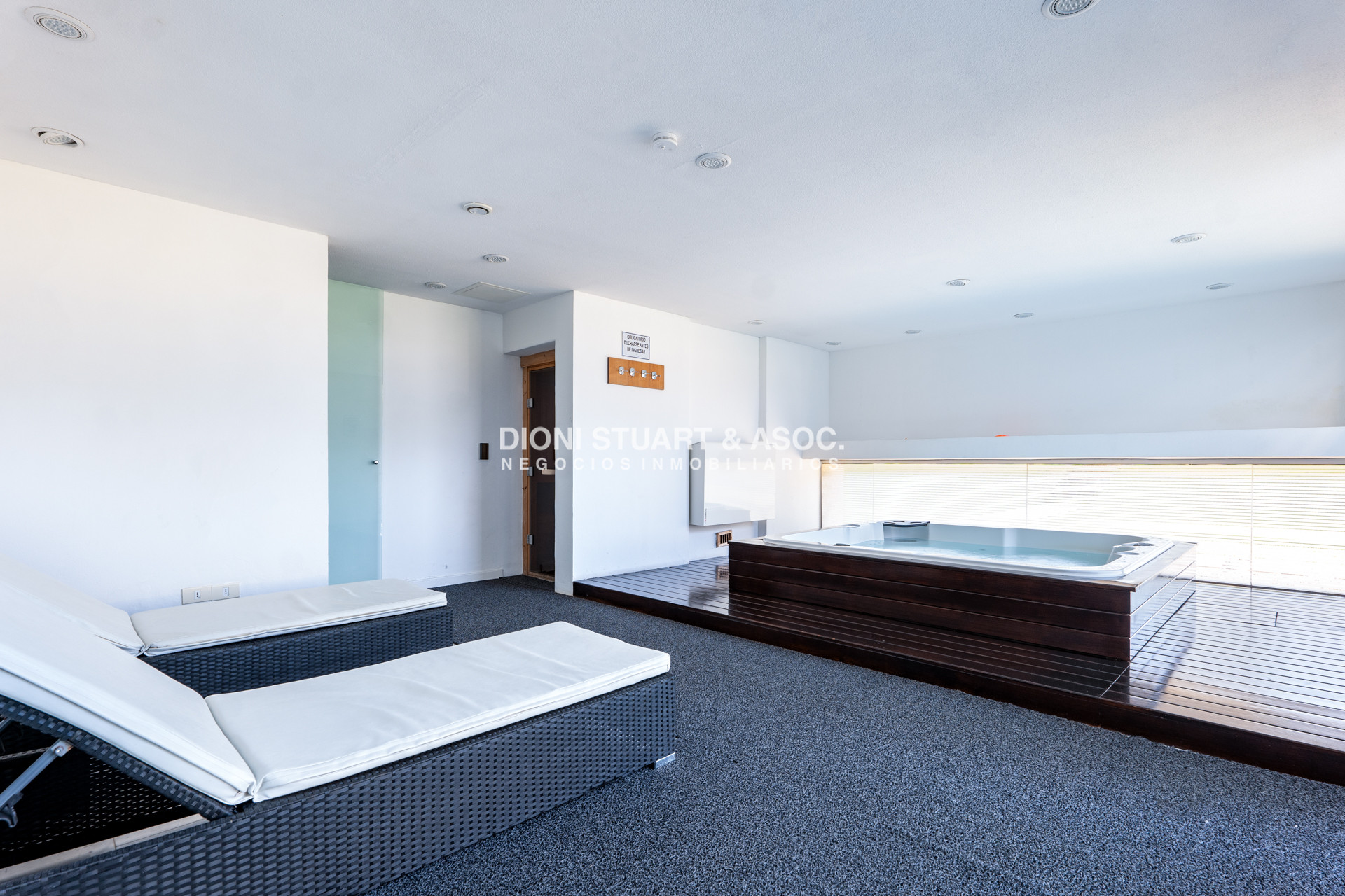 Apartamento ID.1017 - APARTAMENTO EN VENTA - PLAYA MANSA - LUMIERE - ESQUIENRO - 3 DORM + DEP. SERV