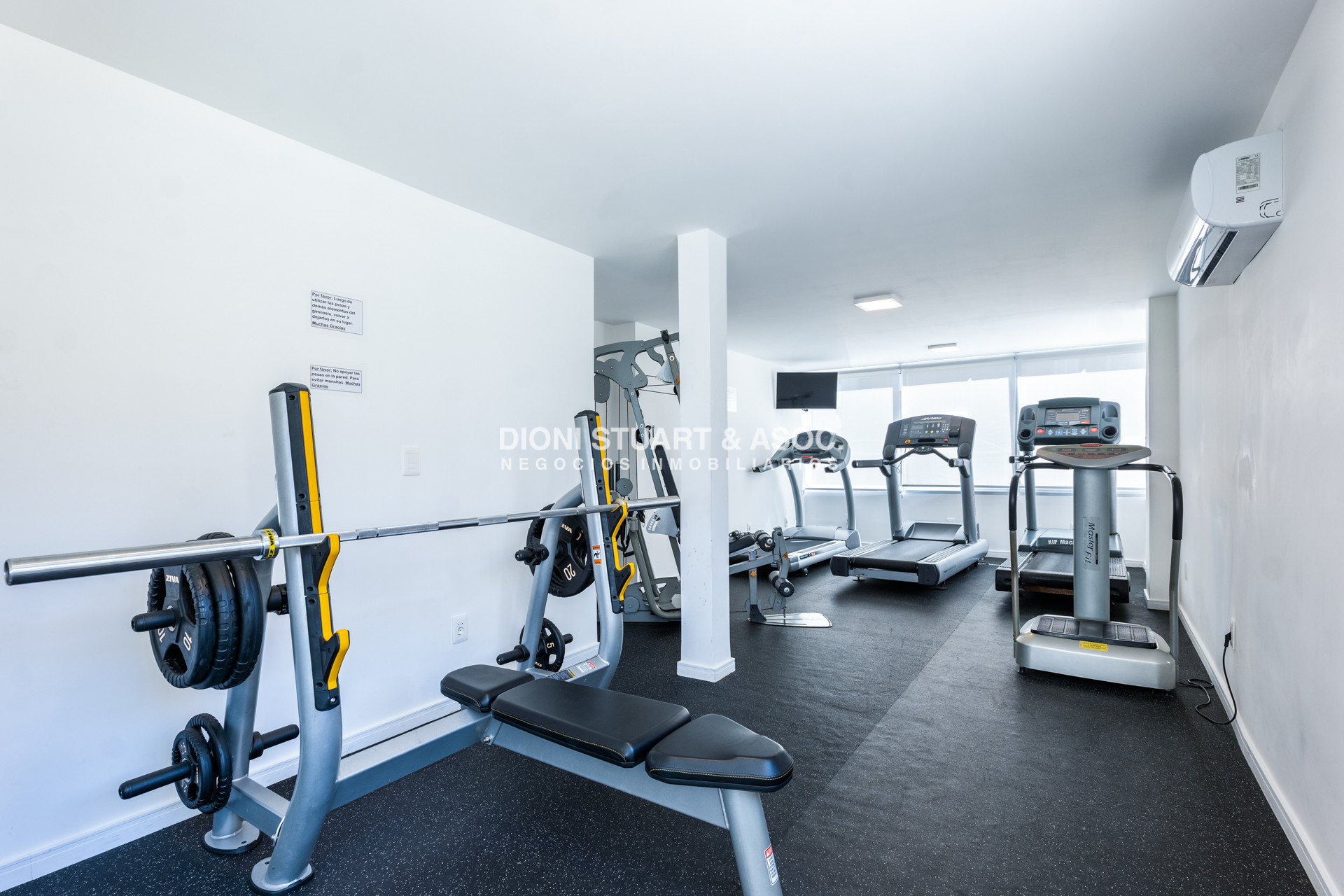 Apartamento ID.935 - DEPARTAMENTO EN VENTA FRENTE AL MAR DE 2 DORMITORIOS Y DEPENDENCIA DE SERVICIO RECICLADO EN TUNQUELEN I - PRIMERA LINEA PLAYA MANSA