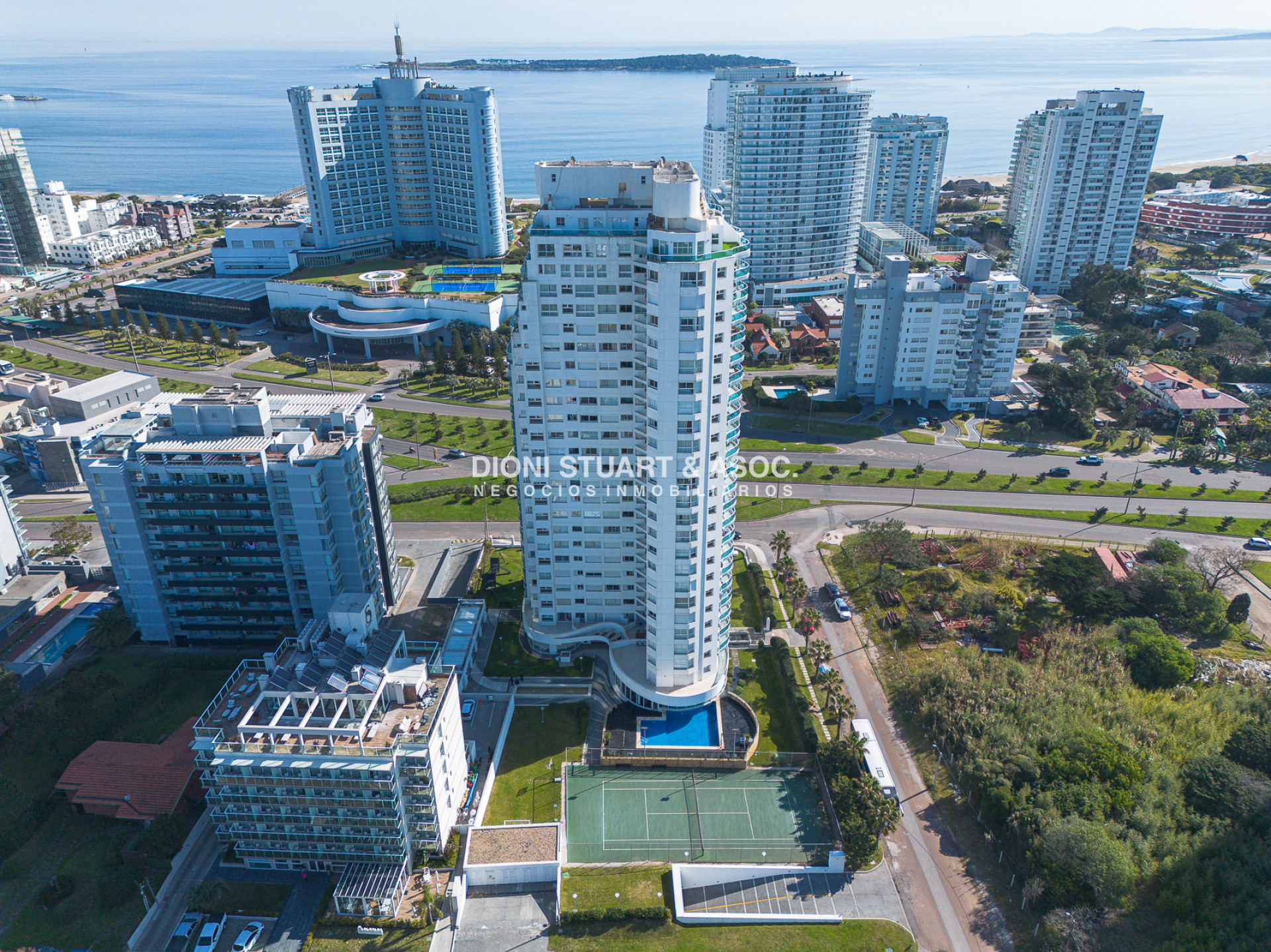 Apartamento ID.662 - CASINO TOWER - EN VENTA - 2 DORM - TIPOLOGÍA 05