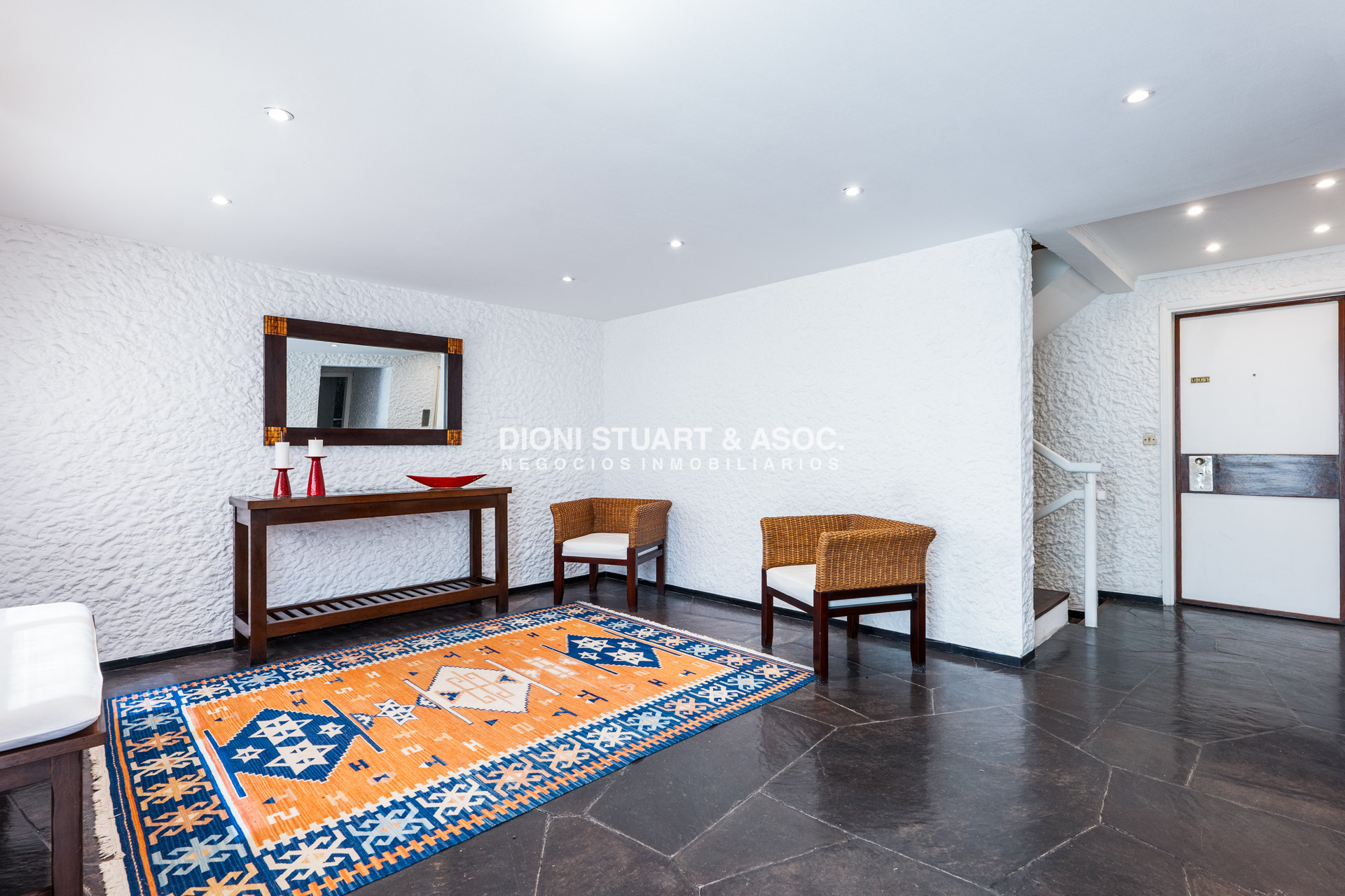 Apartamento ID.920 - DEPARTAMENTO EN VENTA FRENTE AL MAR - CON PARRILLERO - 3 DORMITORIOS - RECICLADO - PENINSULA - PUNTA DEL ESTE