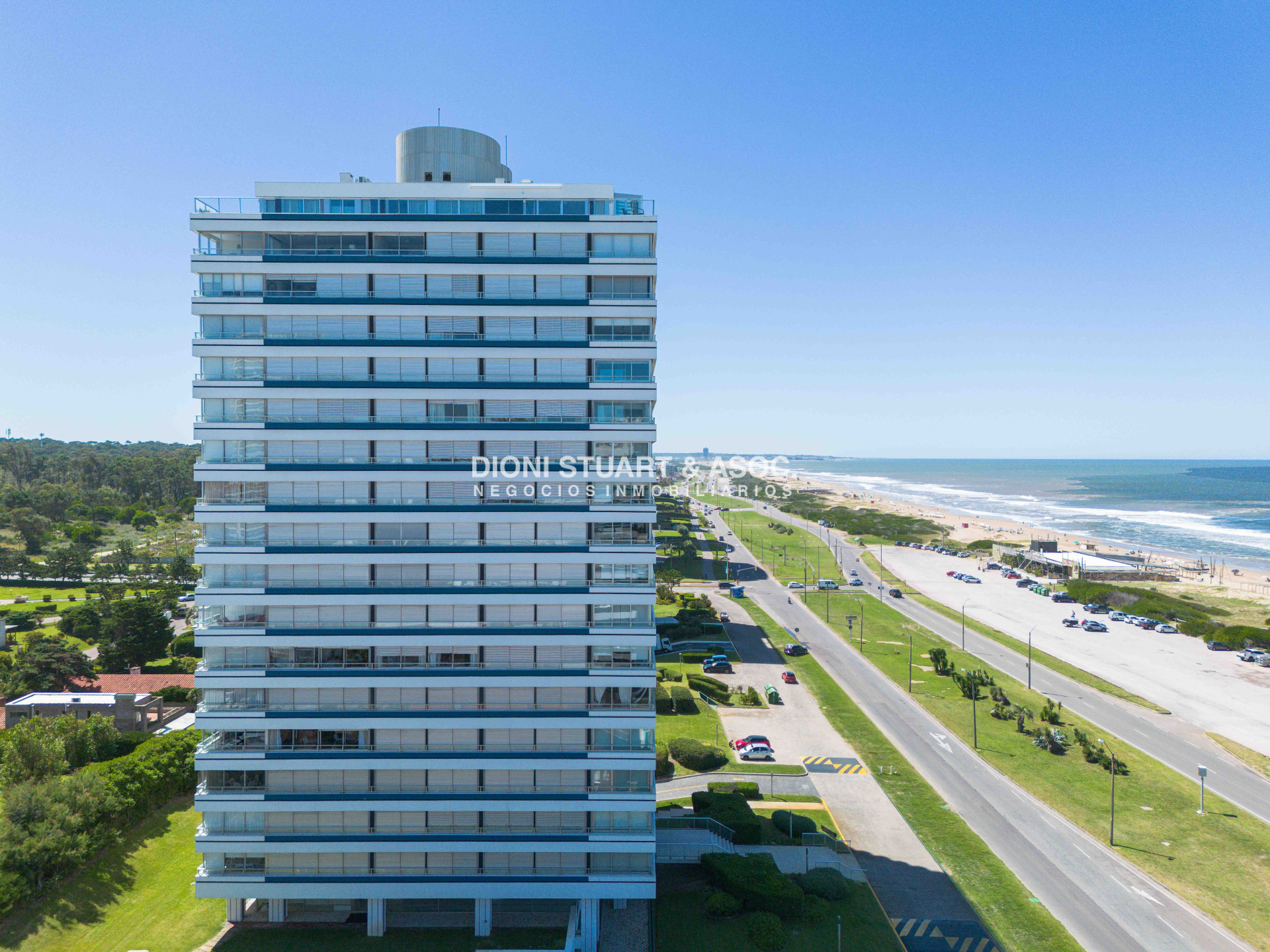 Apartamento ID.634 - Tiburon 2 - Piso Alto Lateral - 3 Dorm + Dep.