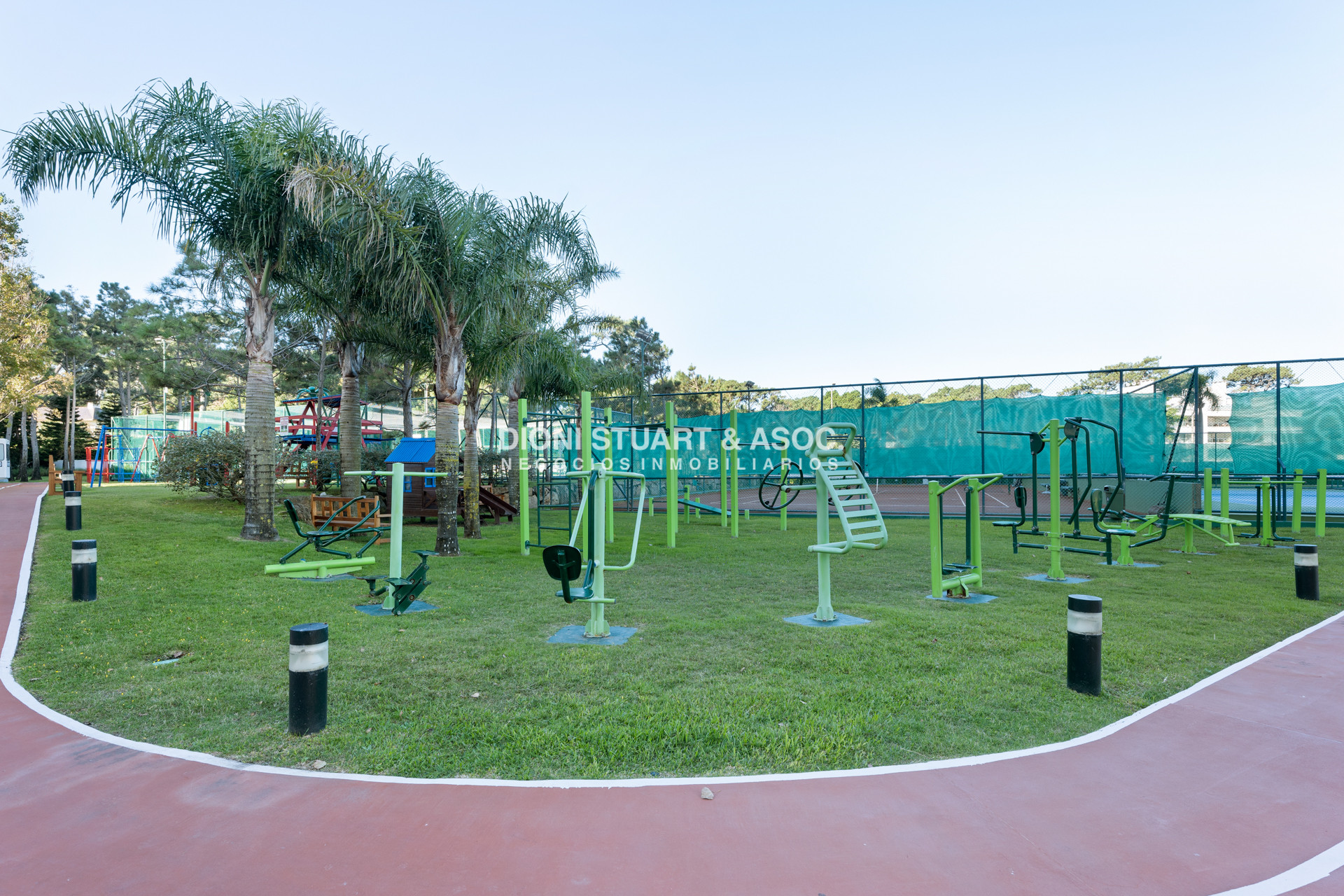 Apartamento ID.910 - DEPARTAMENTO DUPLEX EN AQUARELA - PLAYA MANSA - 4 DORM EN SUITE + DEPENDENCIA