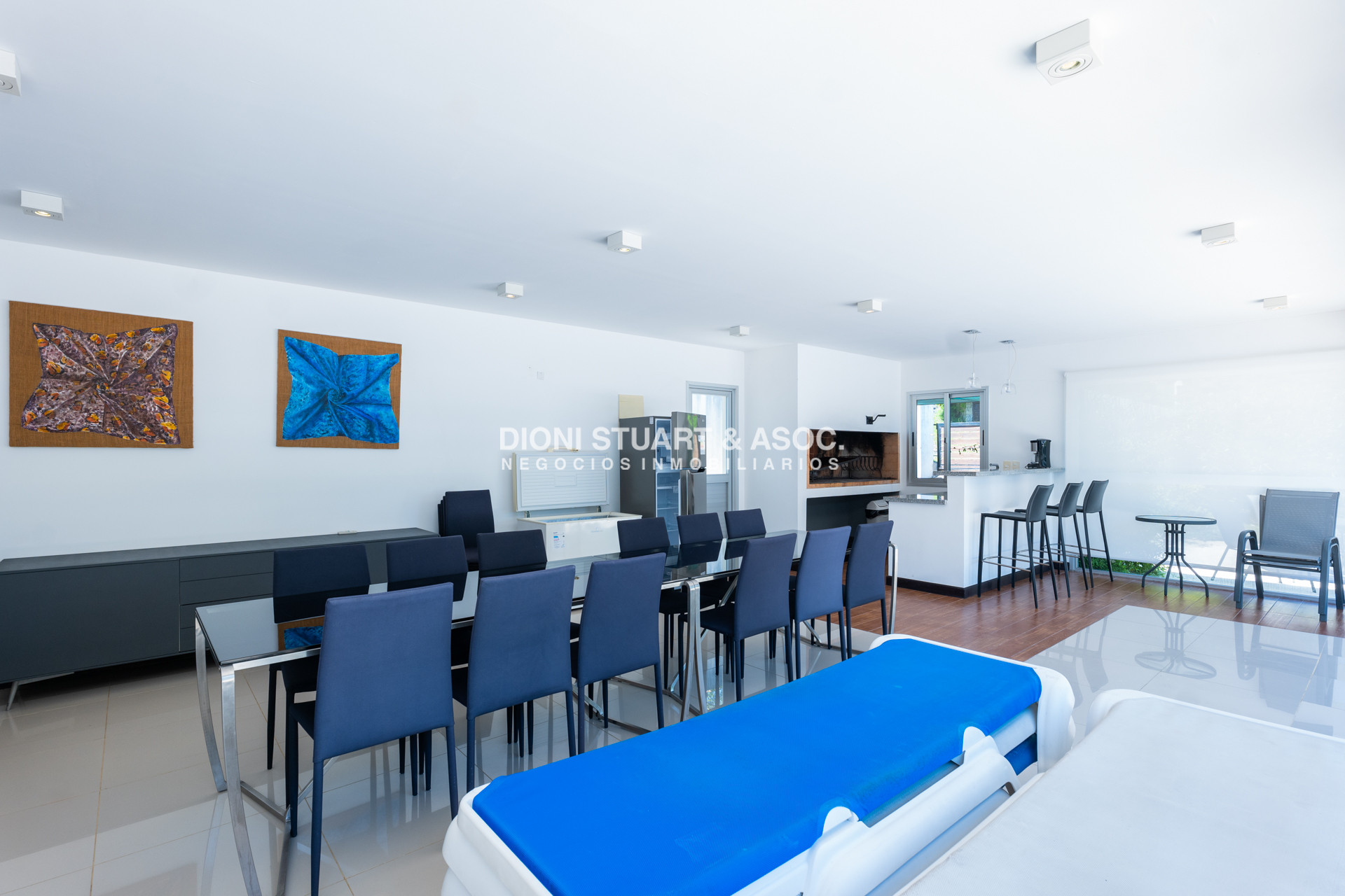 Apartamento ID.820 - APARTAMENTO EN VENTA EN PLAYA MANSA DE 2 DORMITORIOS CON PARRILLERO