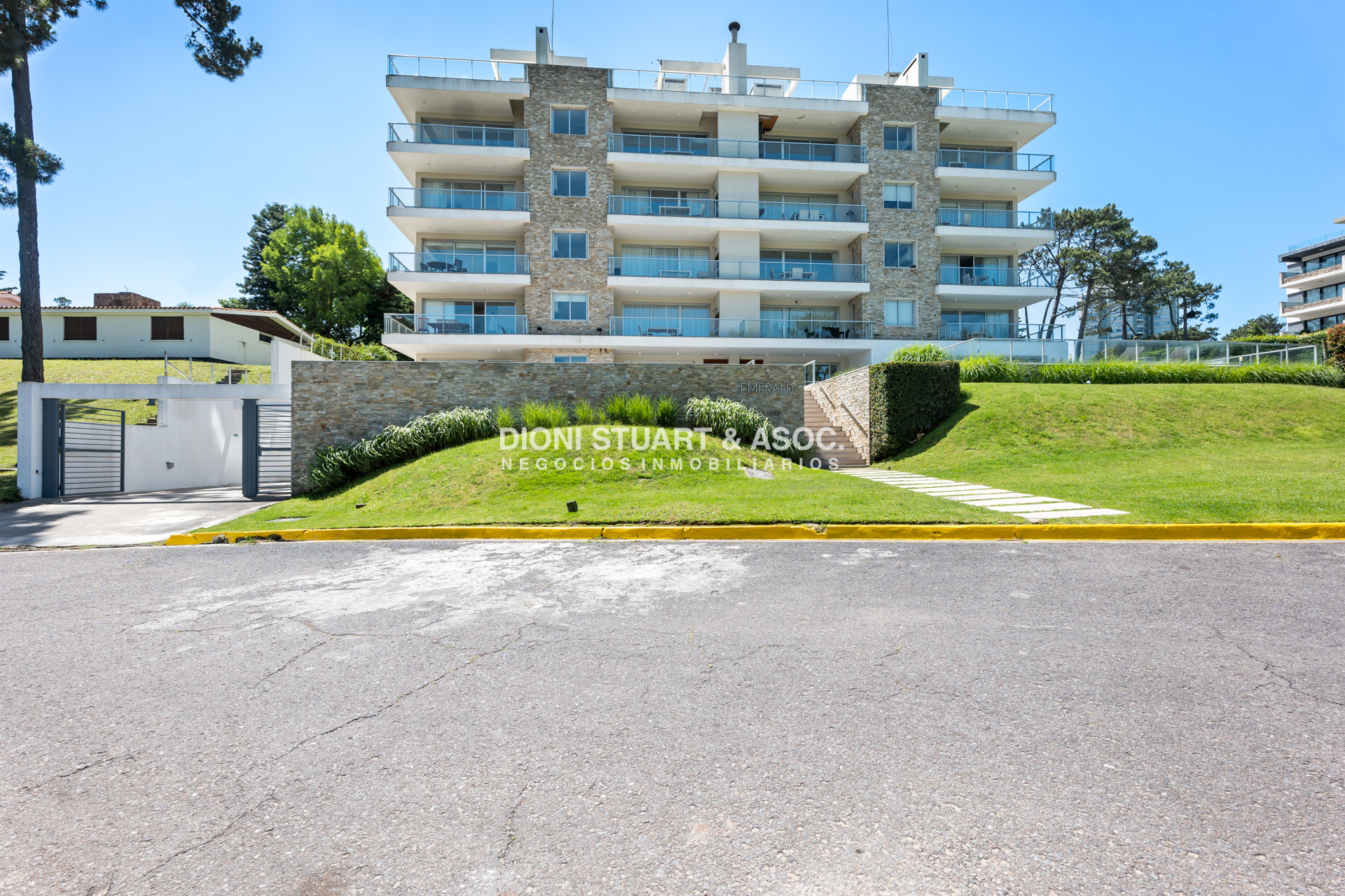 Apartamento ID.925 - DEPARTAMENTO PENT HOUSE EN VENTA - 3 DORM Y DEP. - PARRILLERO - PLAYA MANSA