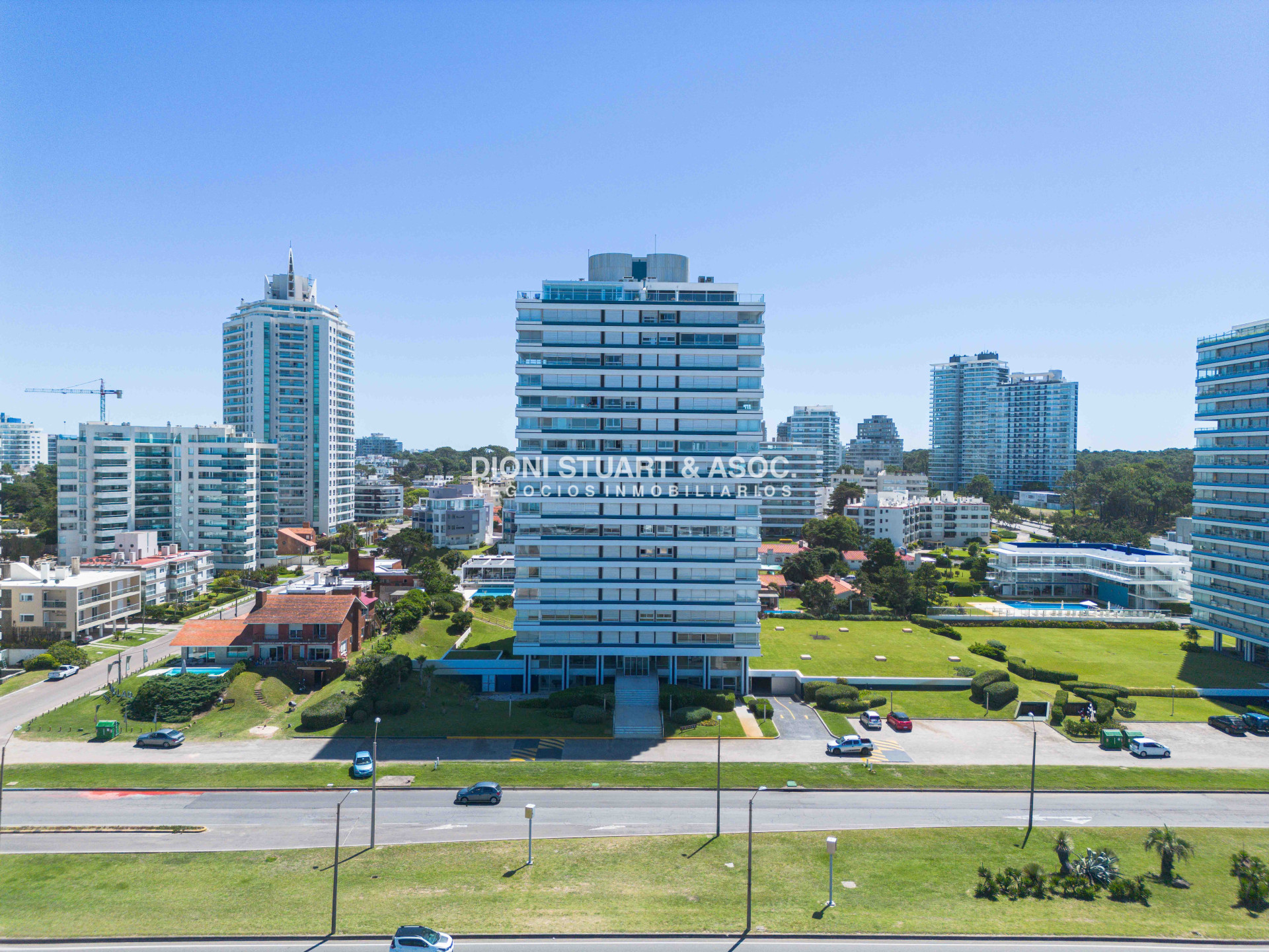 Apartamento ID.634 - Tiburon 2 - Piso Alto Lateral - 3 Dorm + Dep.