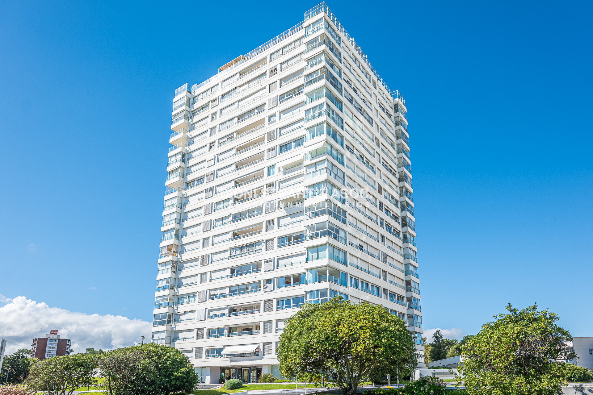 Apartamento ID.407 - Oportunidad - Apartamento en Venta - Primera Linea Mansa - 2 Dormitorios y Medio - Reciclado - Complejo Lincoln Center