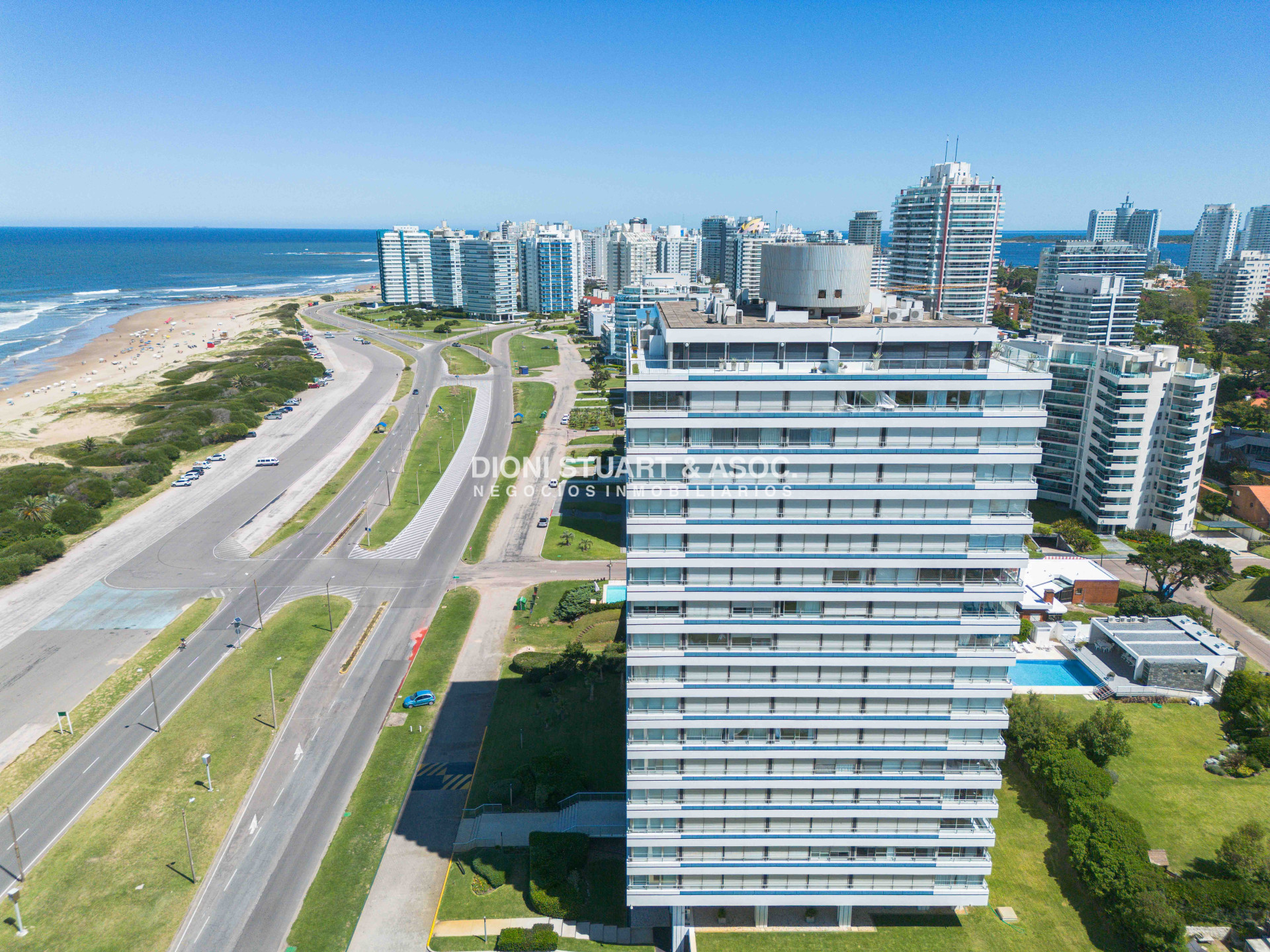 Apartamento ID.634 - Tiburon 2 - Piso Alto Lateral - 3 Dorm + Dep.