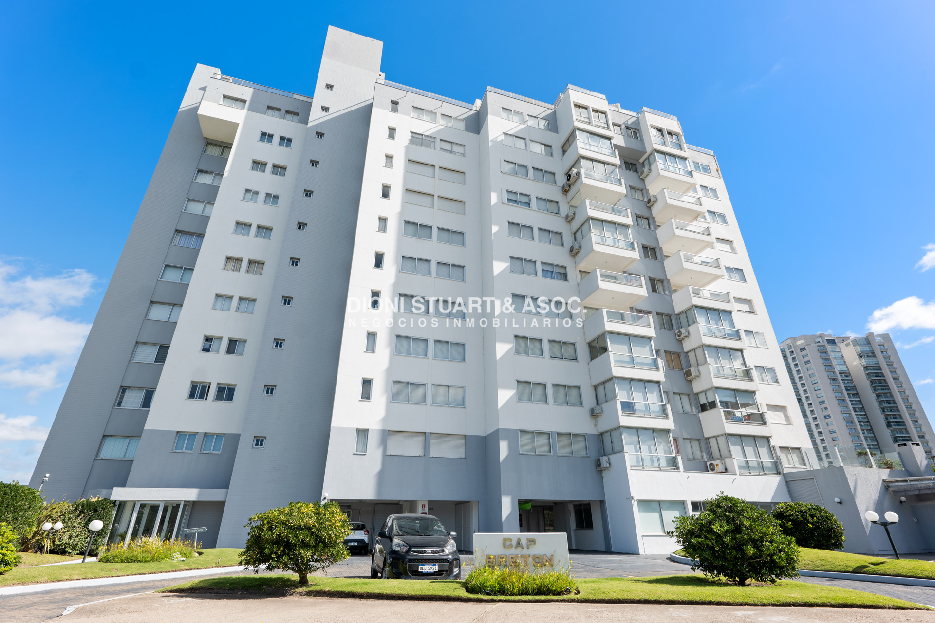 Apartamento ID.940 - DEPARTAMENTO EN VENTA CON PARRILLERO 3 DORMITORIOS RECICLADO - EDIFICIO CAP BRETON - PLAYA MANSA