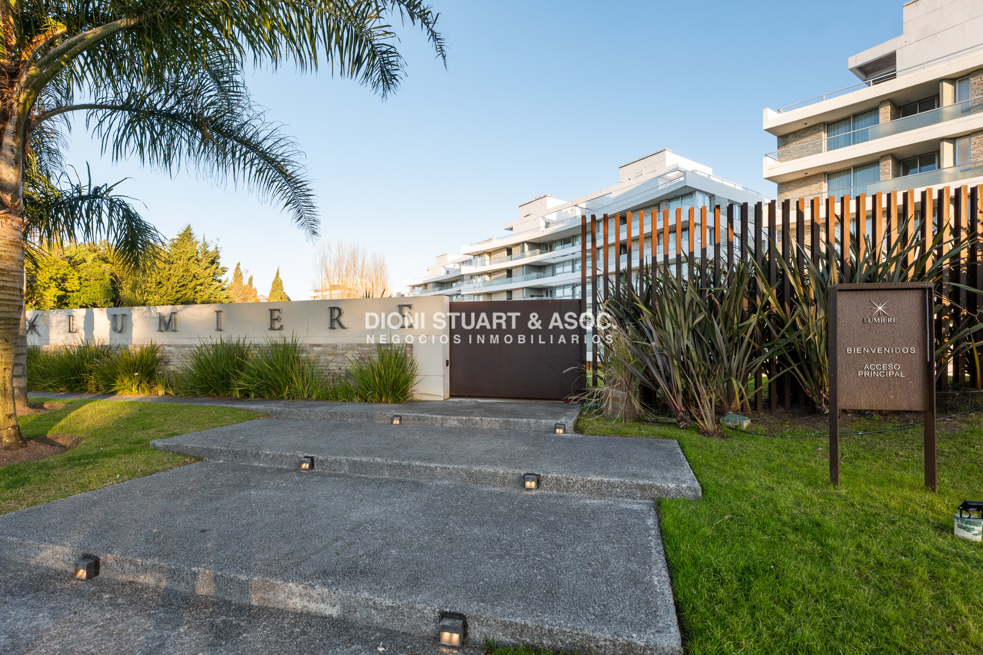 Apartamento ID.1017 - APARTAMENTO EN VENTA - PLAYA MANSA - LUMIERE - ESQUIENRO - 3 DORM + DEP. SERV