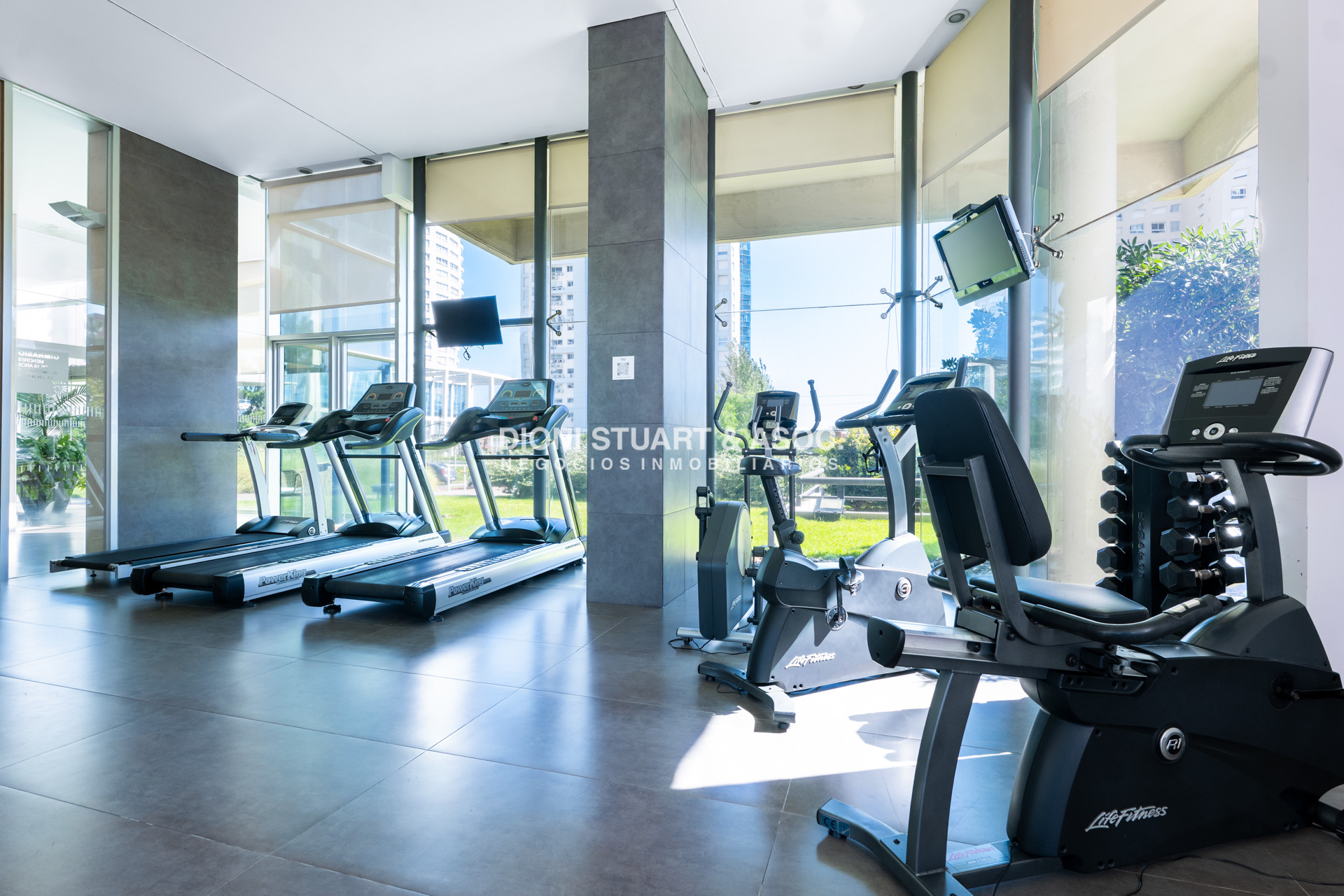 Apartamento ID.938 - GALA TOWER DEPARTAMENTO ESQUINERO 3 DORMITORIOS VISTA AL MAR - PLAYA MANSA - CON PARRILLERO