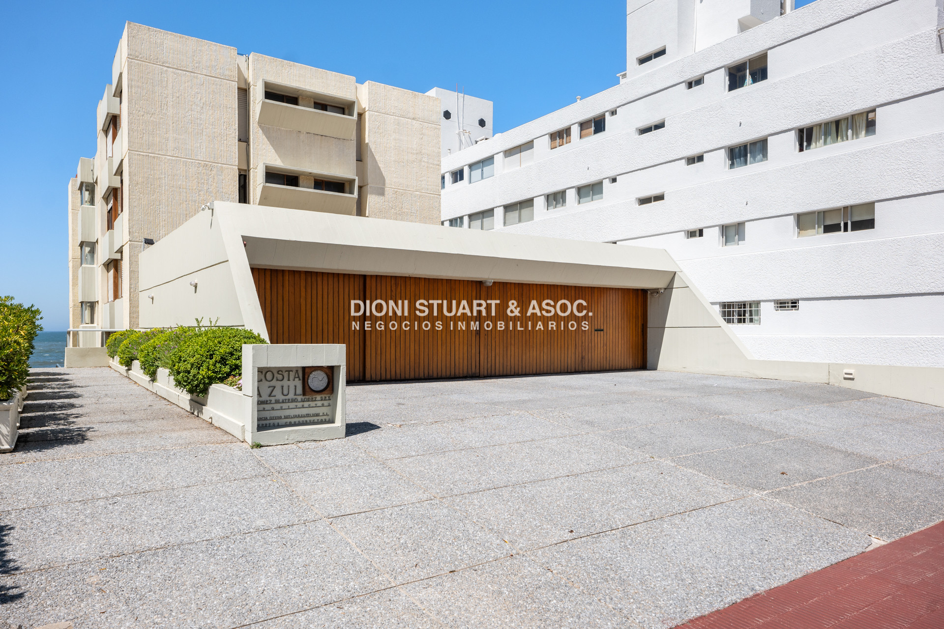 Apartamento ID.920 - DEPARTAMENTO EN VENTA FRENTE AL MAR - CON PARRILLERO - 3 DORMITORIOS - RECICLADO - PENINSULA - PUNTA DEL ESTE