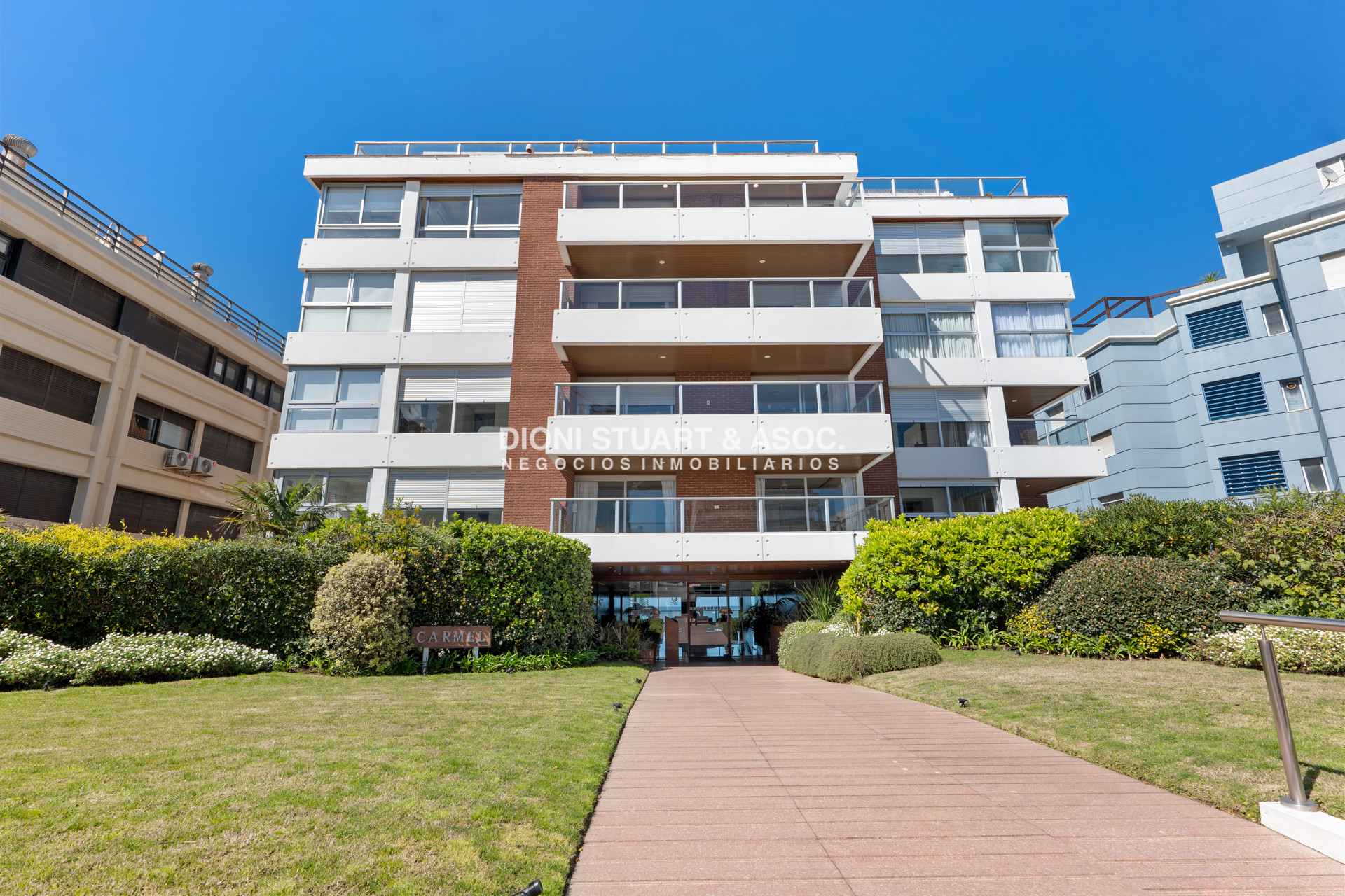 Apartamento ID.748 - Edificio Carmel - Apartamento de 3 Dorm y Dependencia - Punta del Este